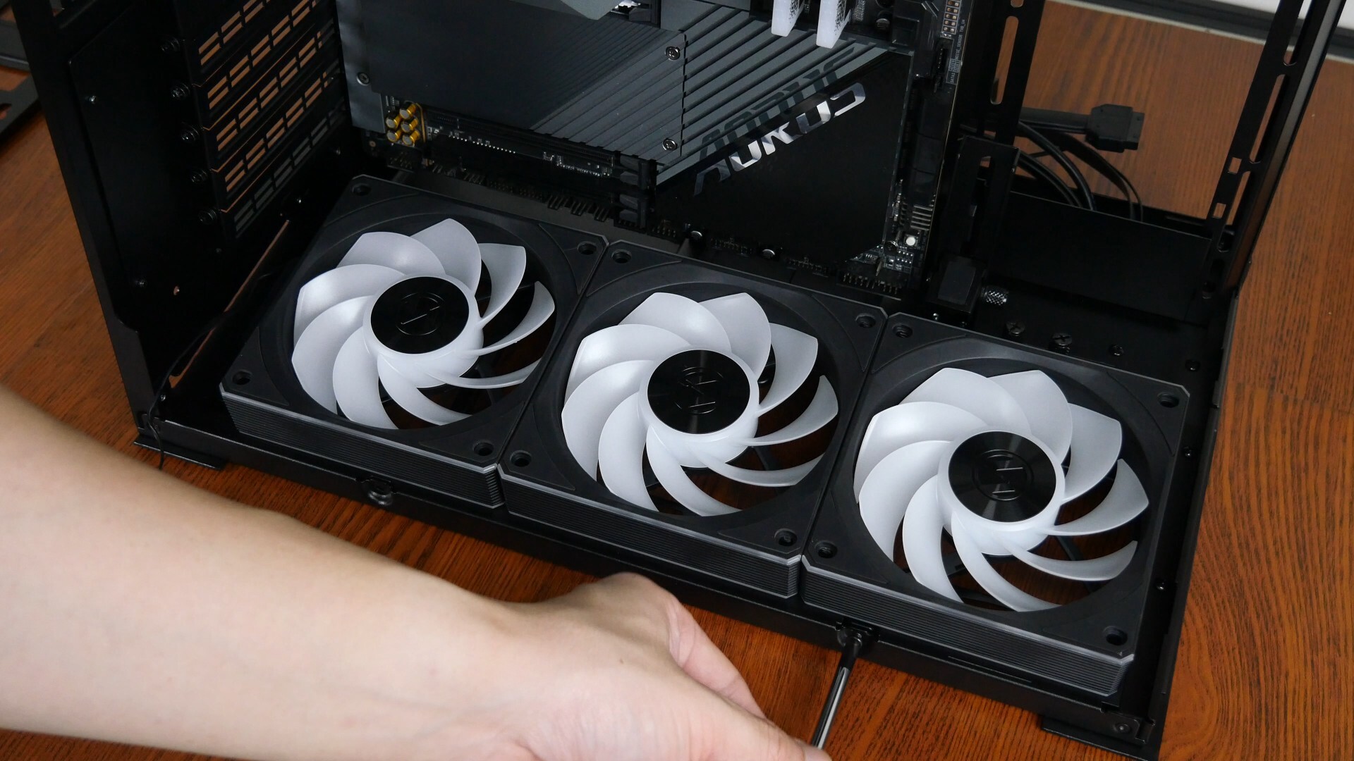 Lian Li O11 Dynamic Mini V2 Case Fan Installation