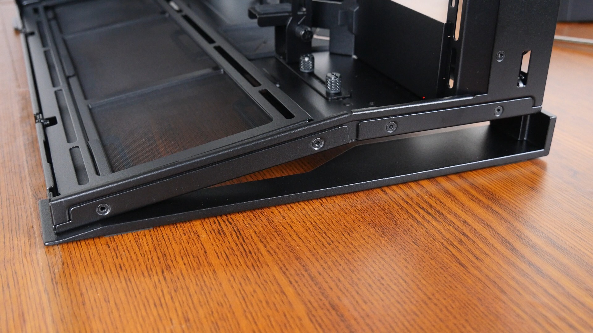 Lian Li O11 Dynamic Mini V2 Front Panel IO Openings