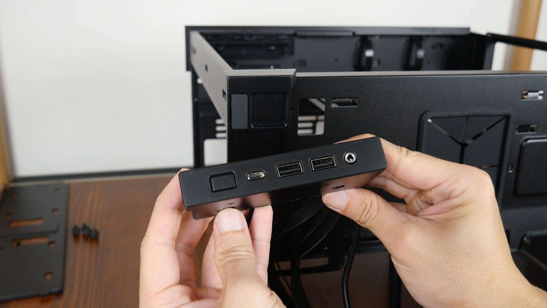 Lian Li O11 Dynamic Mini V2 IO Module Relocation (3a)