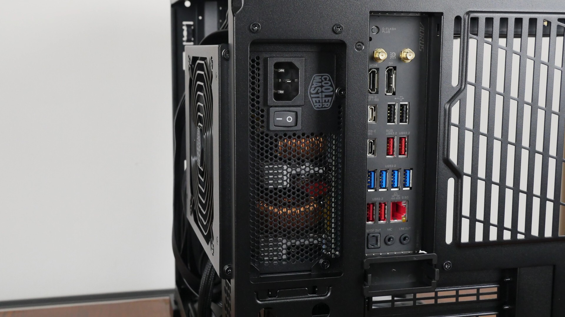 Lian Li O11 Dynamic Mini V2 PSU Installation (1)