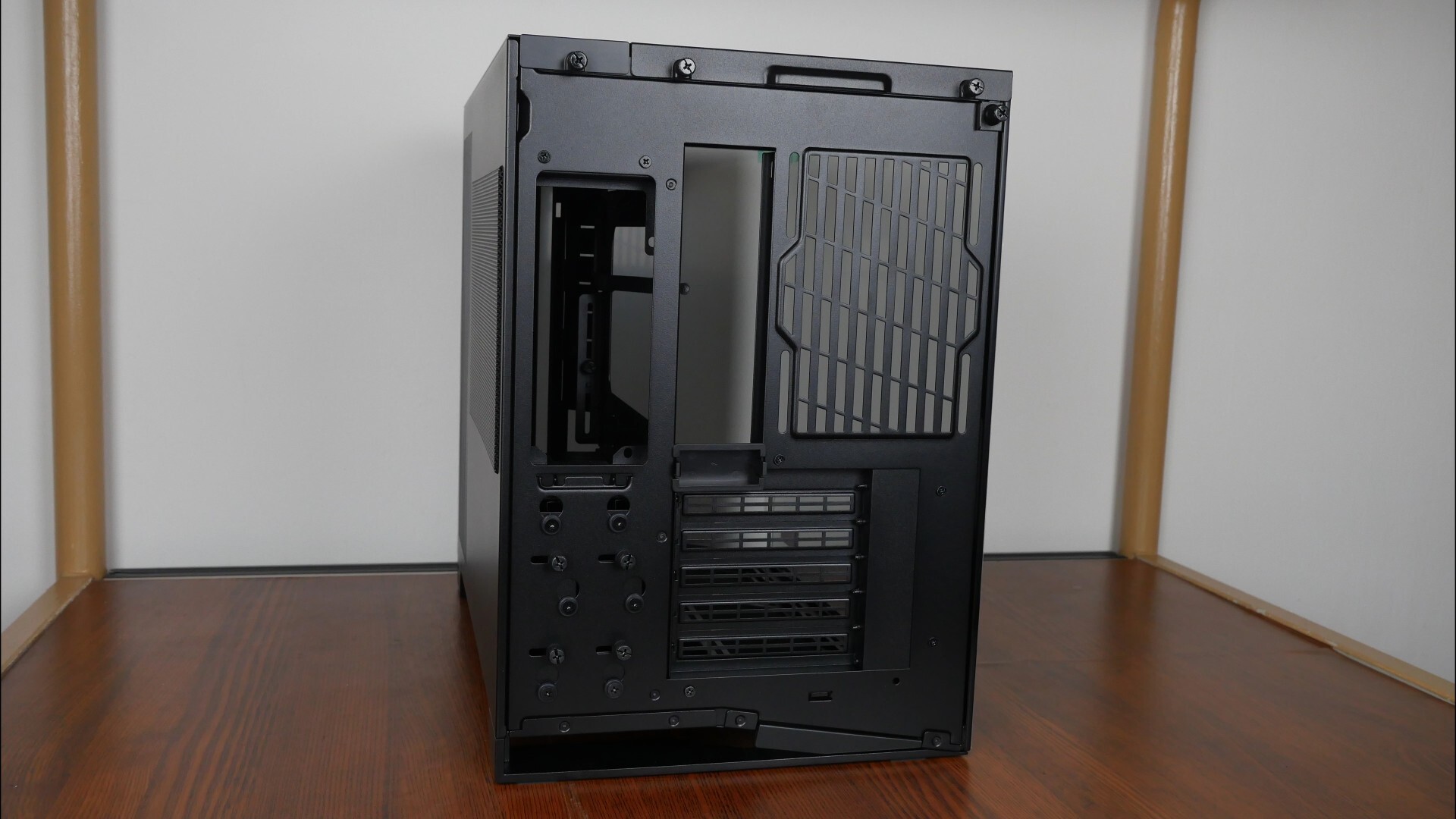 Lian Li O11 Dynamic Mini V2 Rear