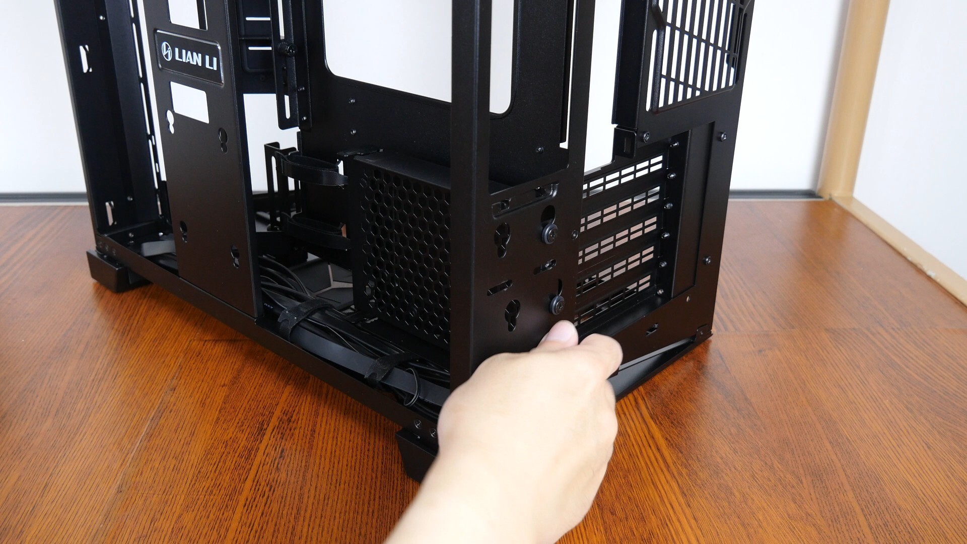 Lian Li O11 Dynamic Mini V2 Removable Drive Cage (1)