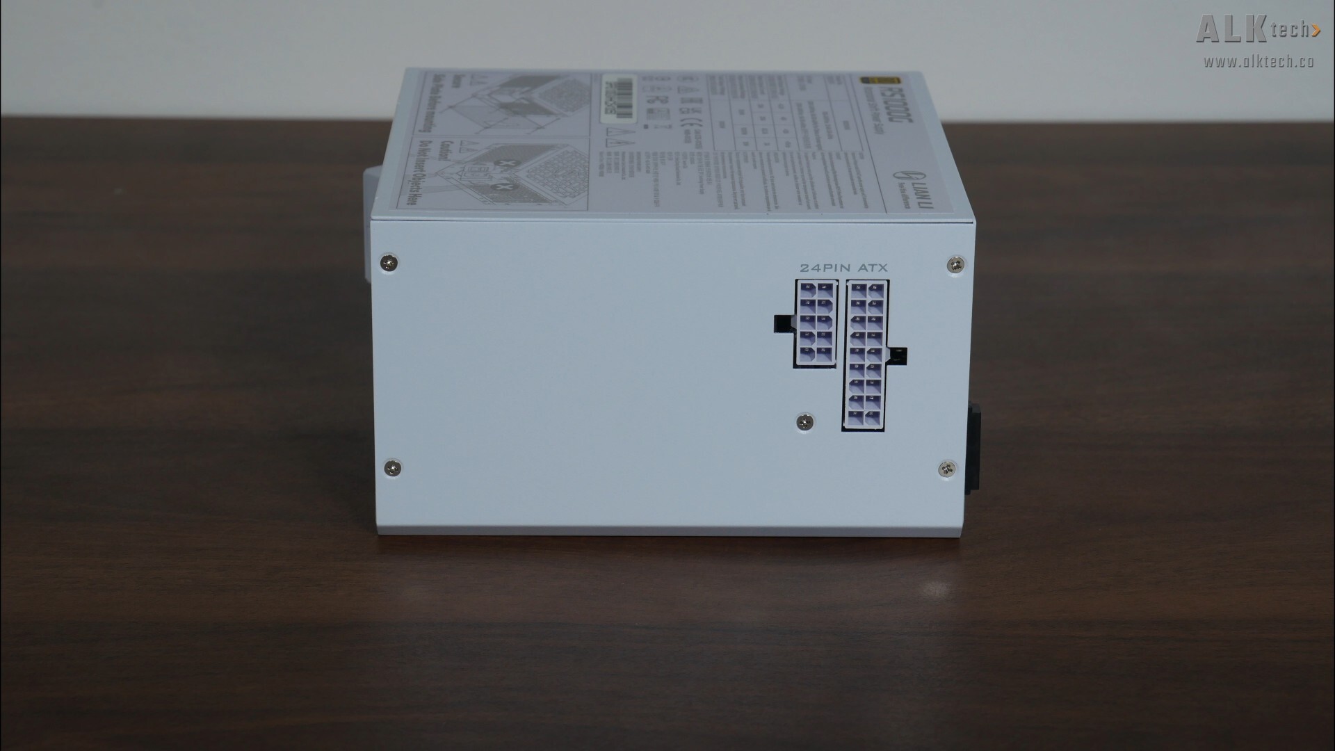 Lian Li RS1000G Aesthetics (18+10 ATX Front)