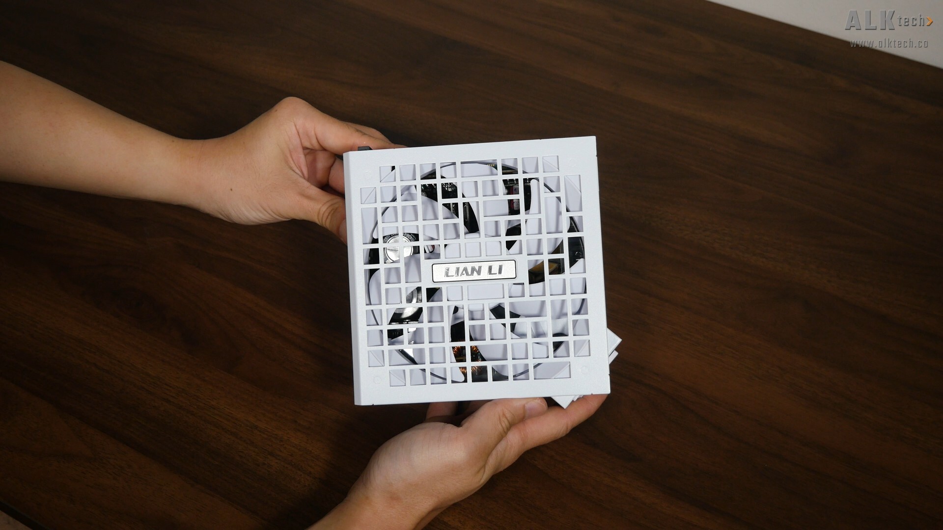 Lian Li RS1000G Aesthetics (Bottom Panel)