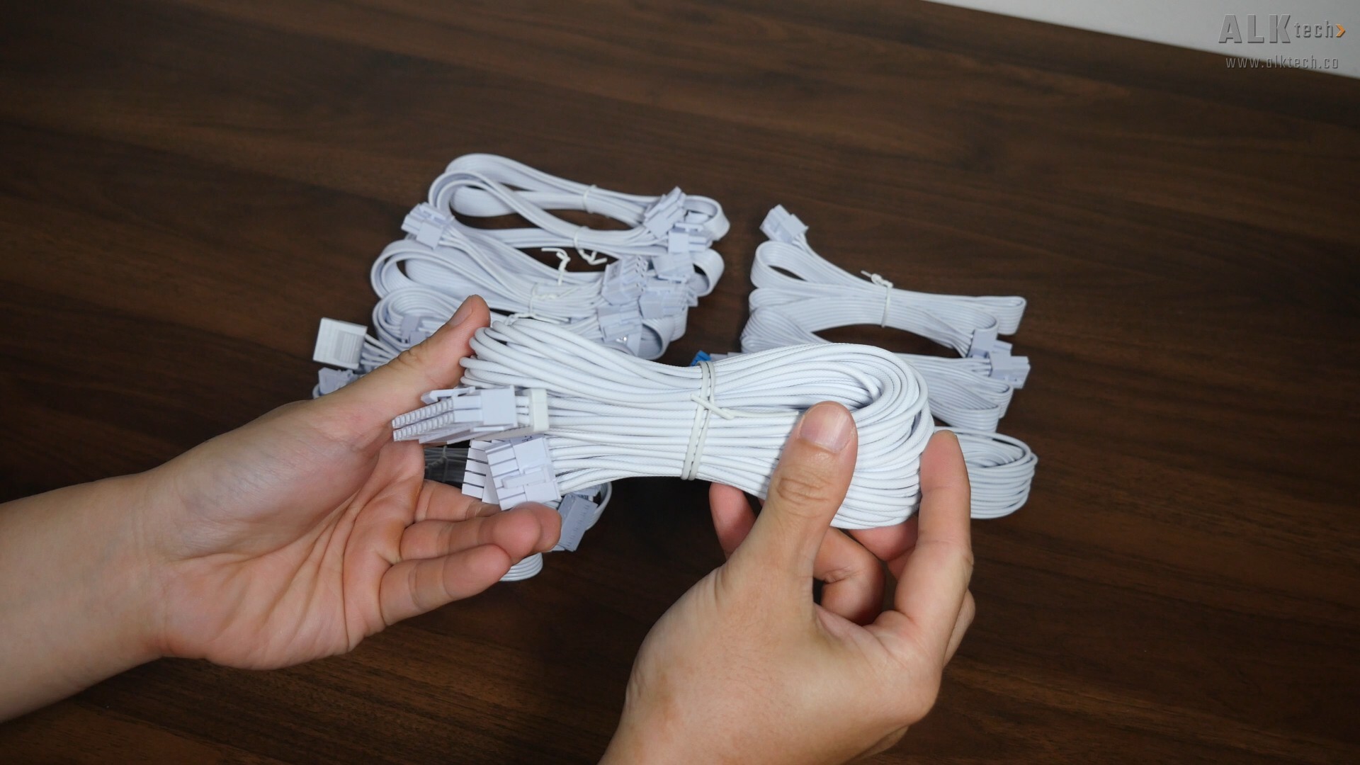 Lian Li RS1000G Braided Texture Cables