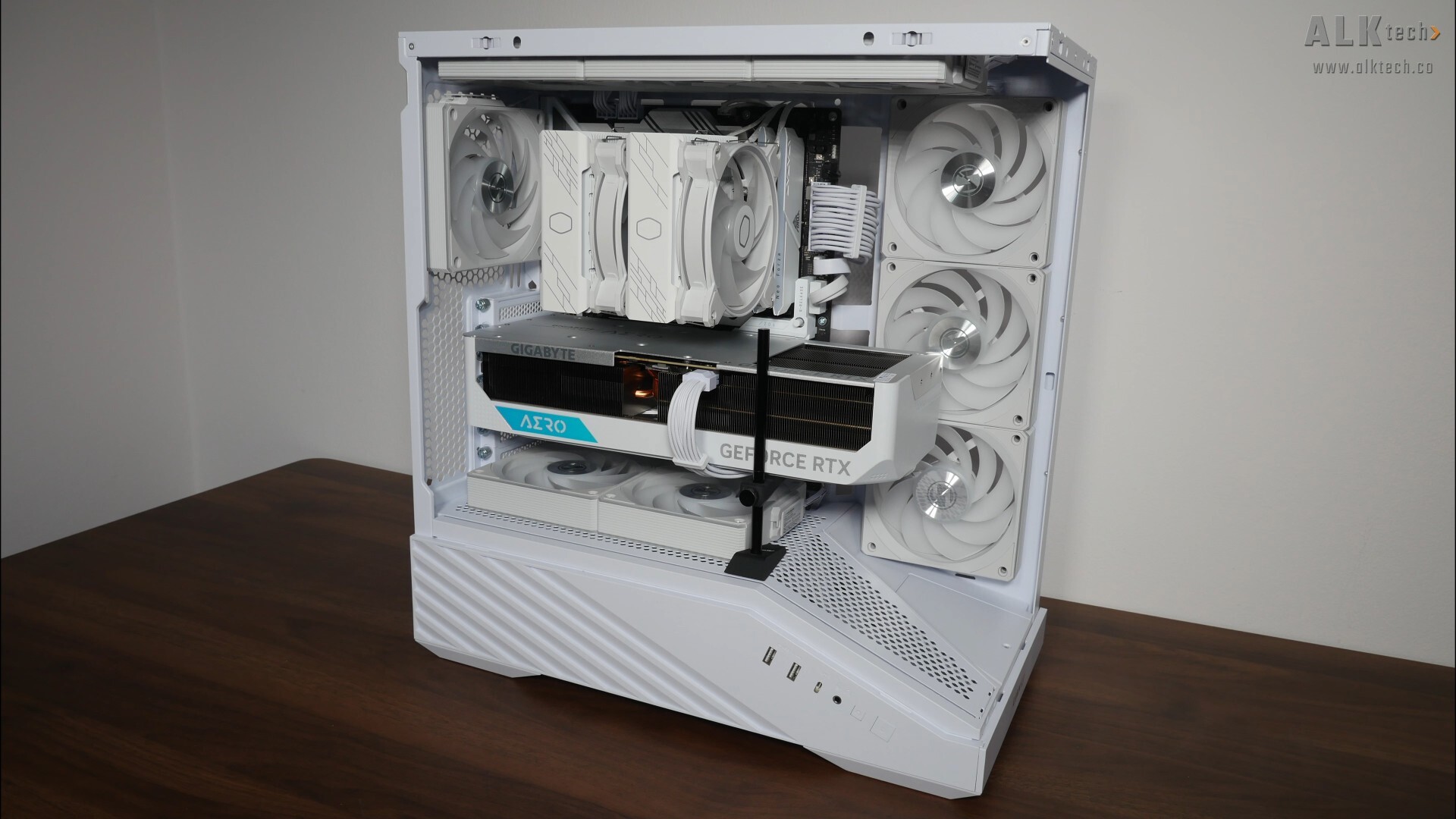 Lian Li RS1000G Cable Management (3)