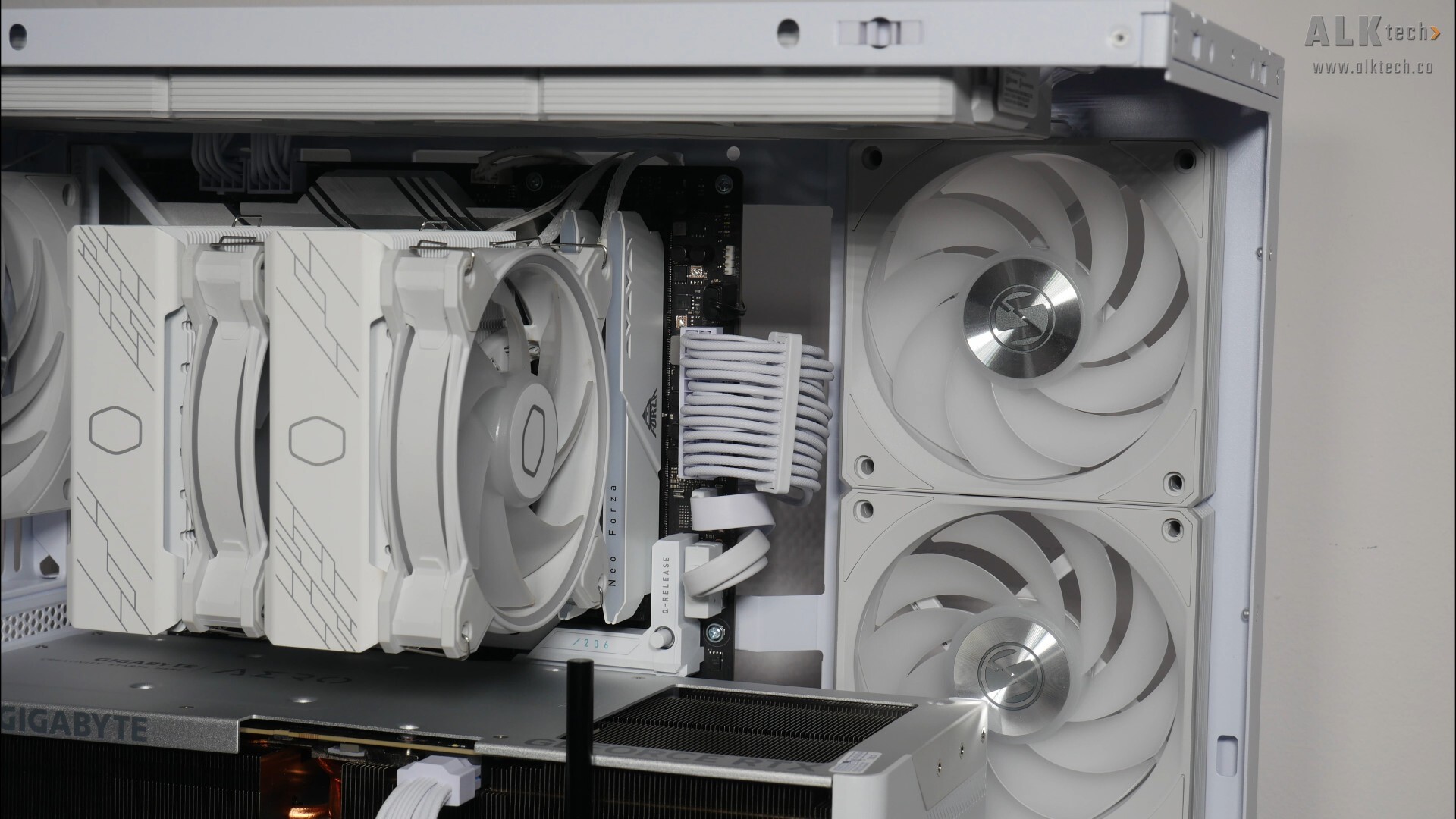 Lian Li RS1000G Cable Management (4)