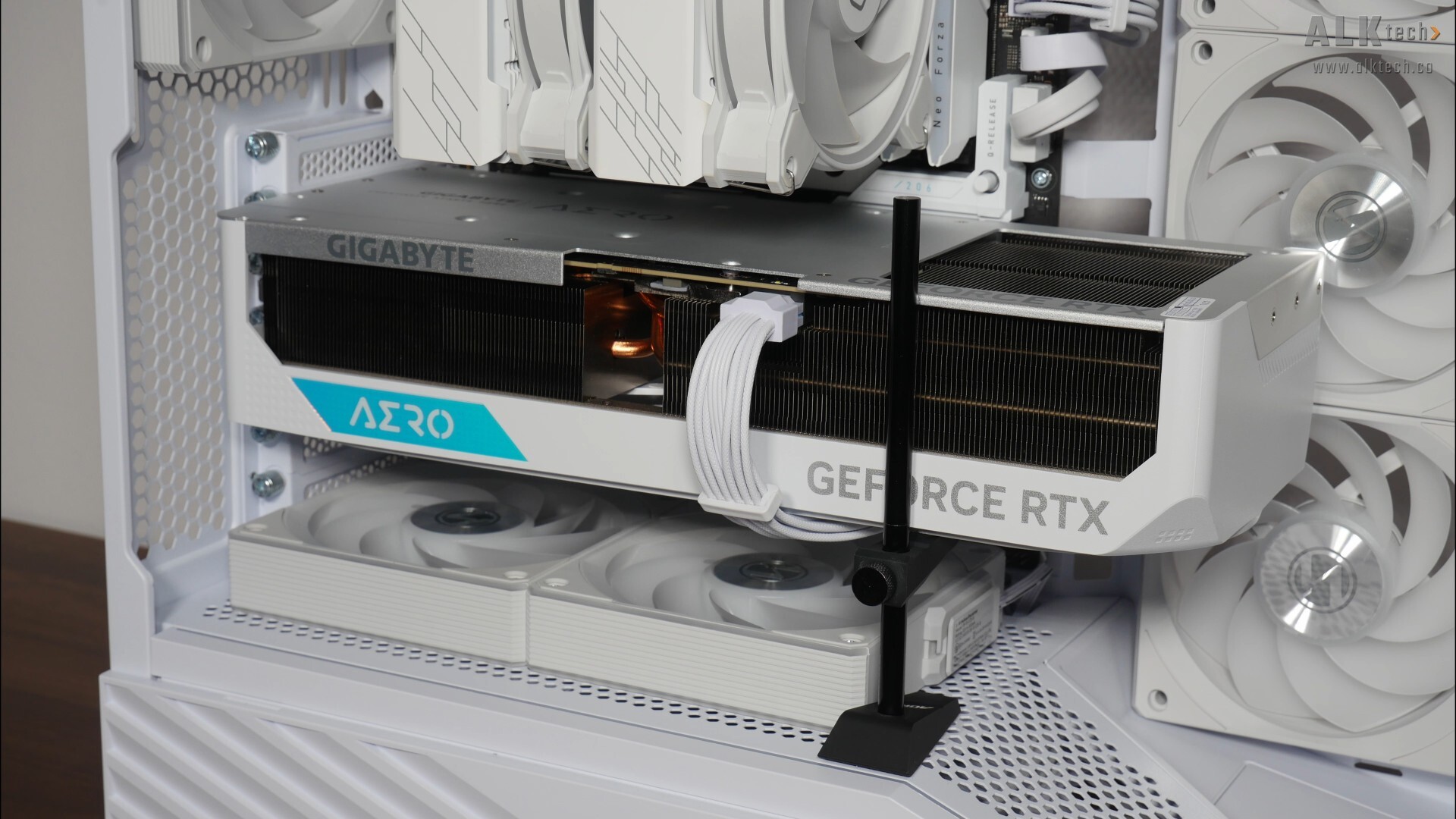 Lian Li RS1000G Cable Management (5)