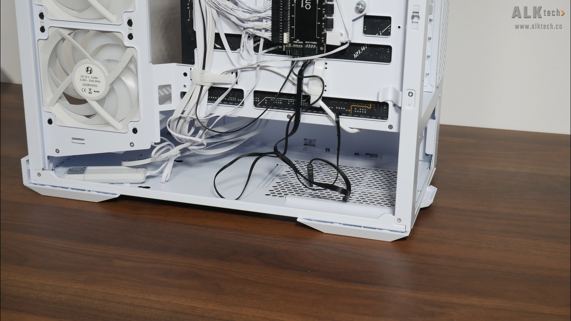 Lian Li RS1000G Demo Build PC (2)