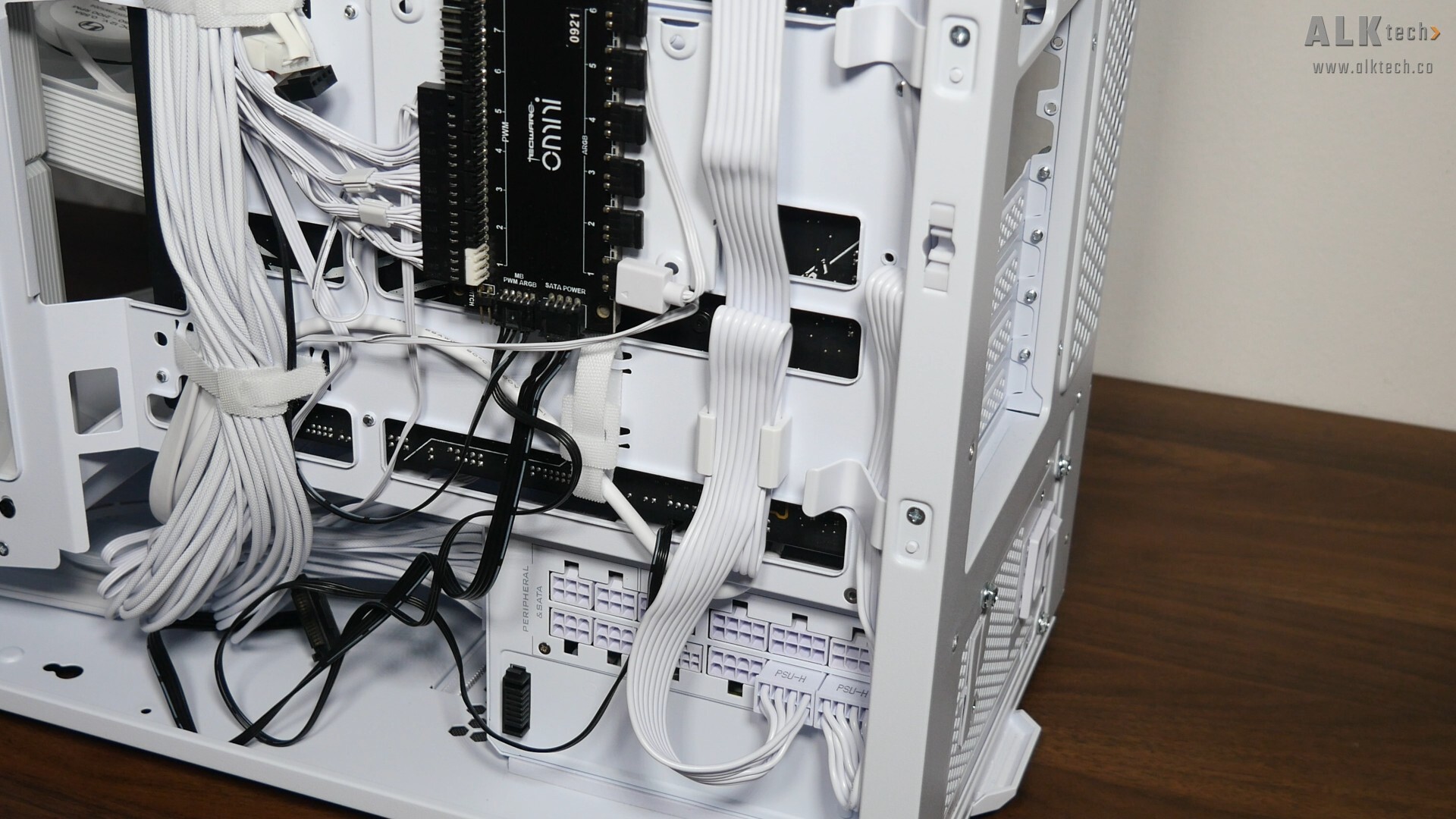 Lian Li RS1000G Magnetic Cable Routing Clips (3)