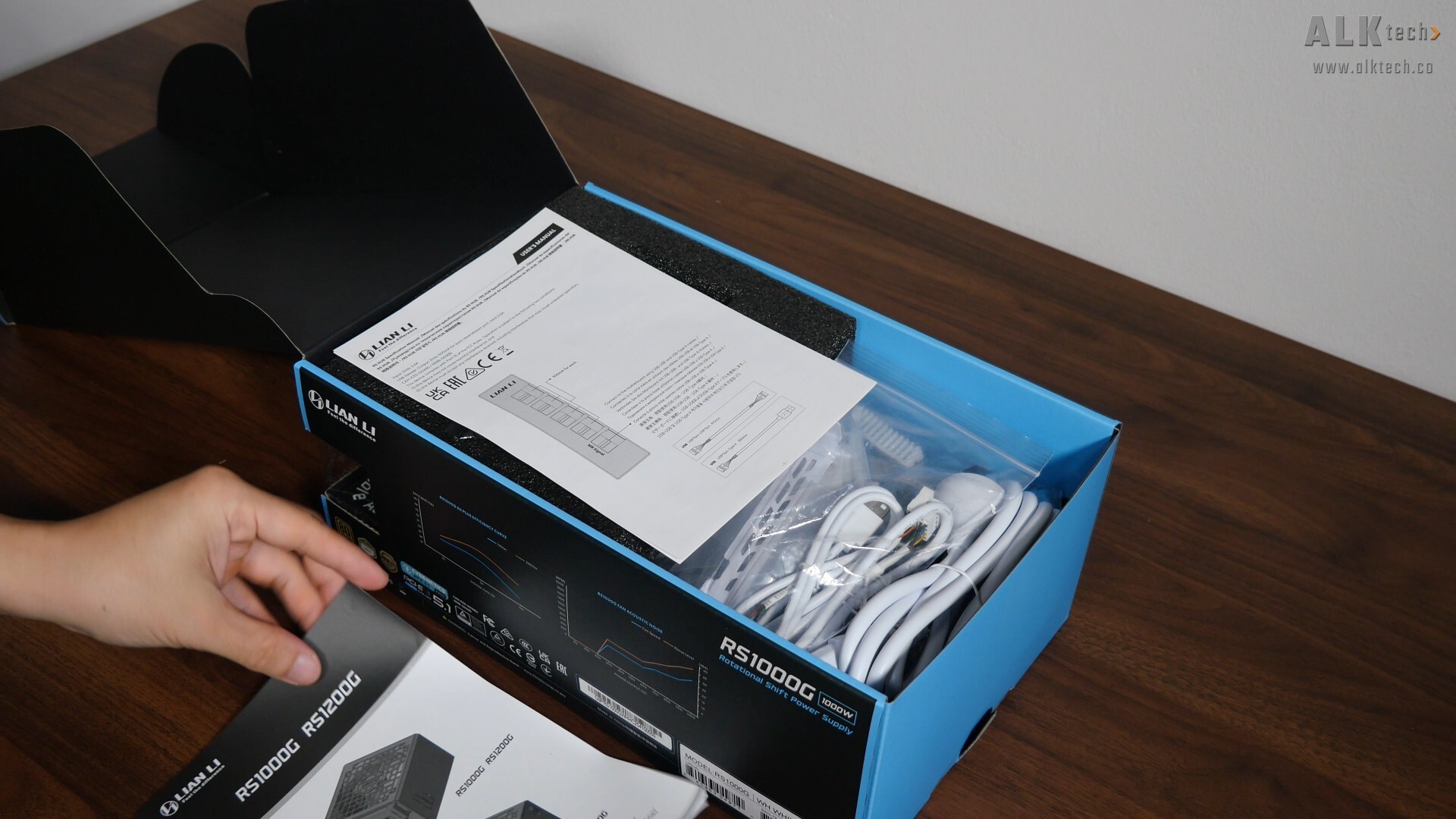 Lian Li RS1000G Packaging (Accessories)