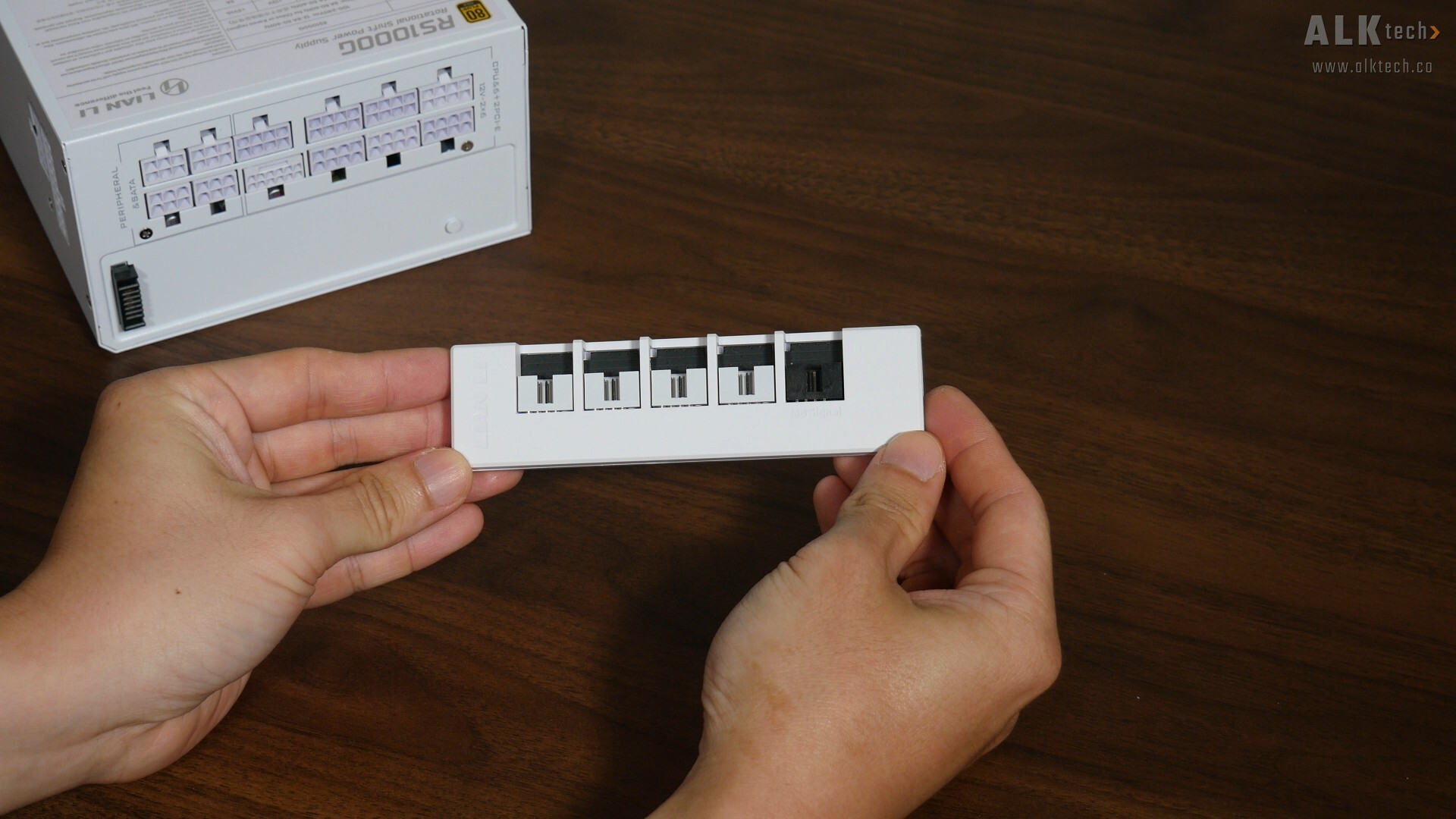 Lian Li RS1000G RS Hub (1)