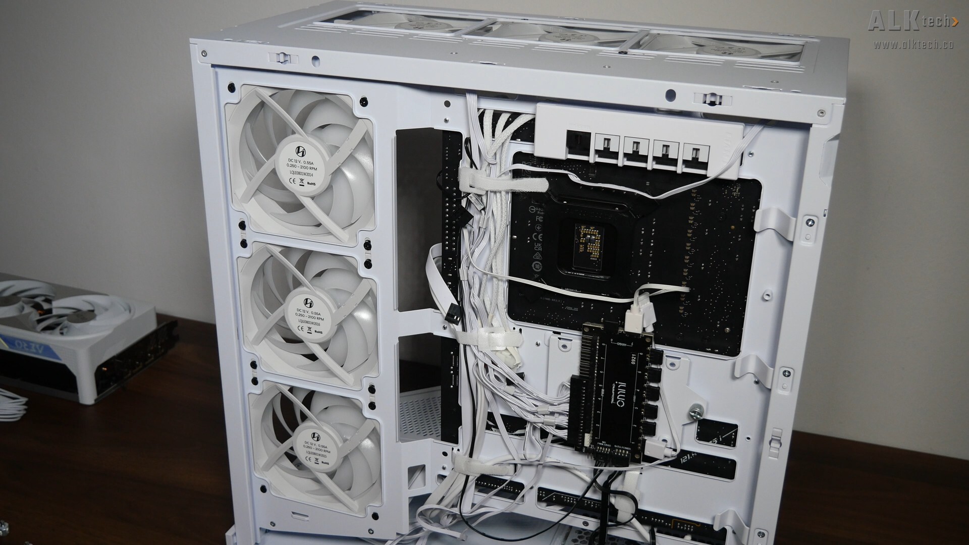 LIAN LI RS1000G 1000W with RS hub 電源ユニット Unboxing & Overview 