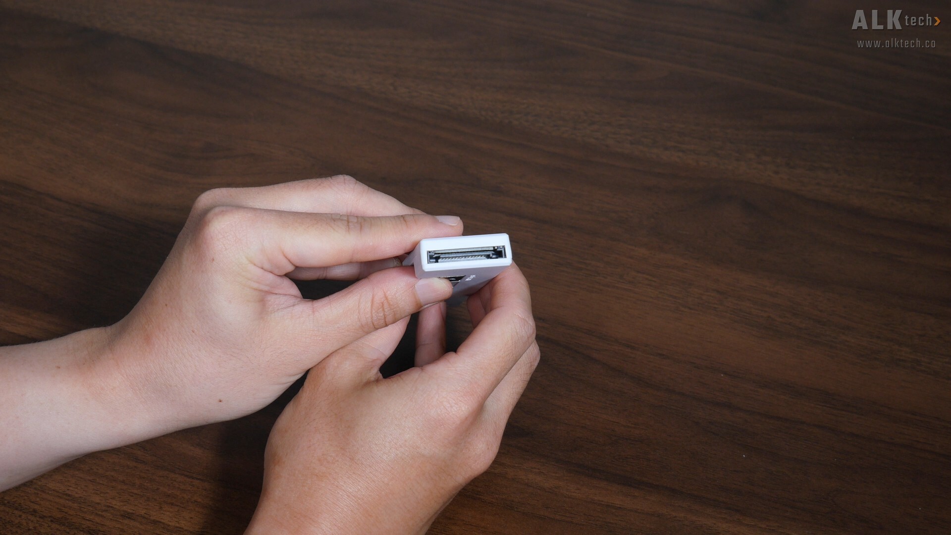 Lian Li RS1000G RS Hub SATA Power Connector