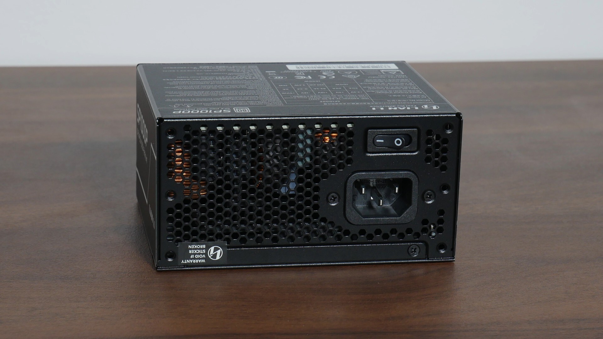 Lian Li SP1000P Aesthetics (Front)