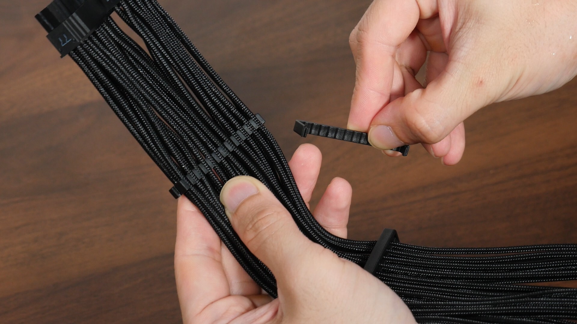 Lian Li SX1200P Cable Comb