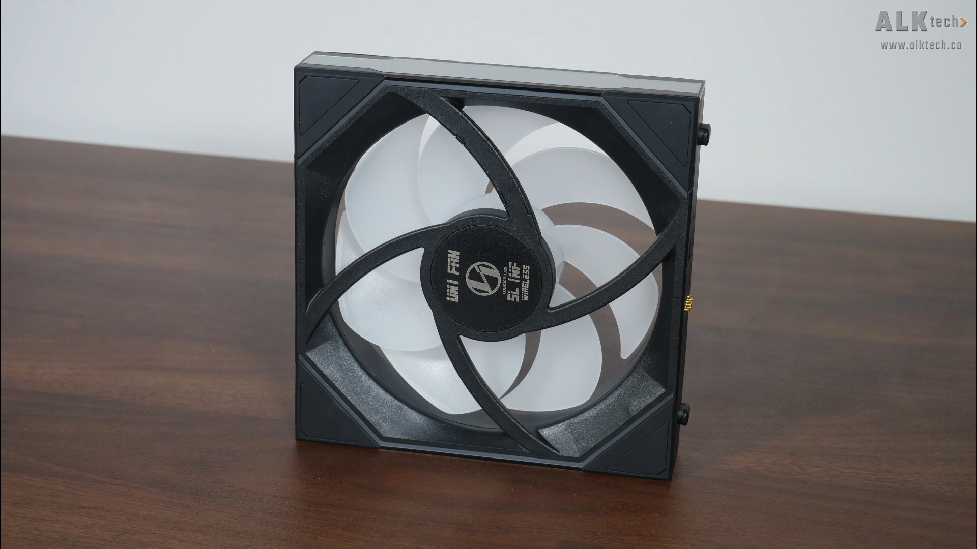 Lian Li Uni Fan SL-Inf Wireless 140 Aesthetics (2)