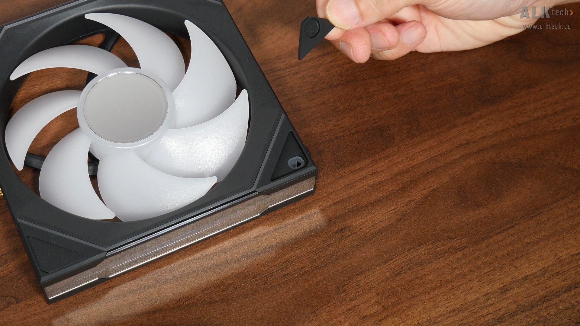 Lian Li Uni Fan SL-Inf Wireless 140 Aesthetics (3)