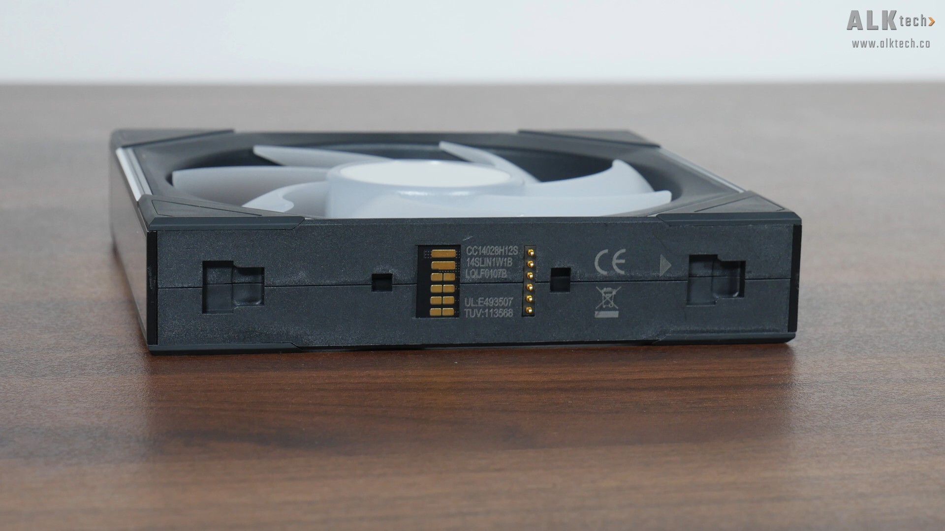 Lian Li Uni Fan SL-Inf Wireless 140 Aesthetics (6)