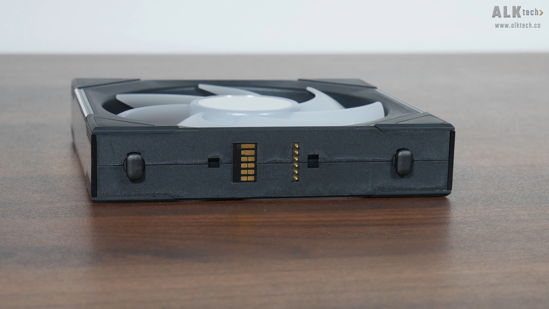 Lian Li Uni Fan SL-Inf Wireless 140 Aesthetics (7)