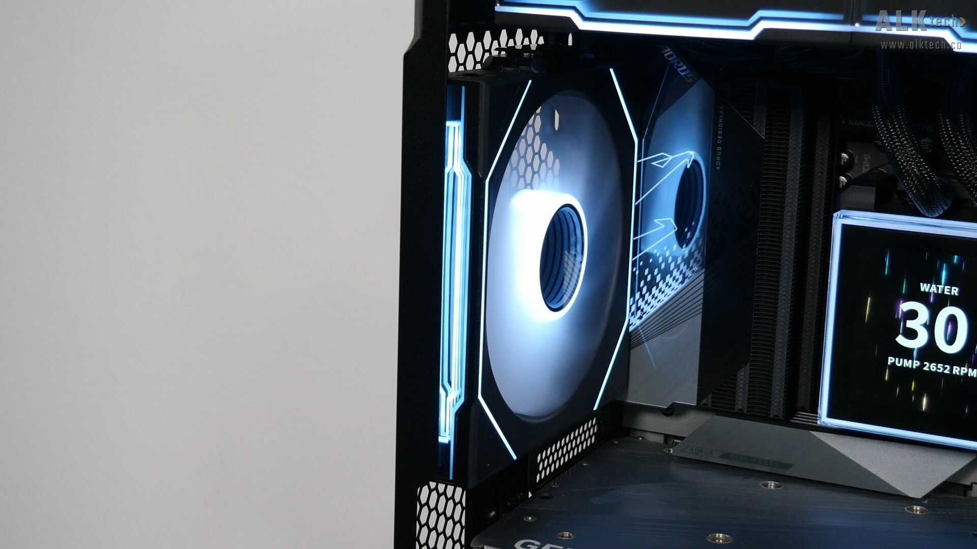 Lian Li Uni Fan SL-Inf Wireless 140 Demo Build Aesthetics (3)