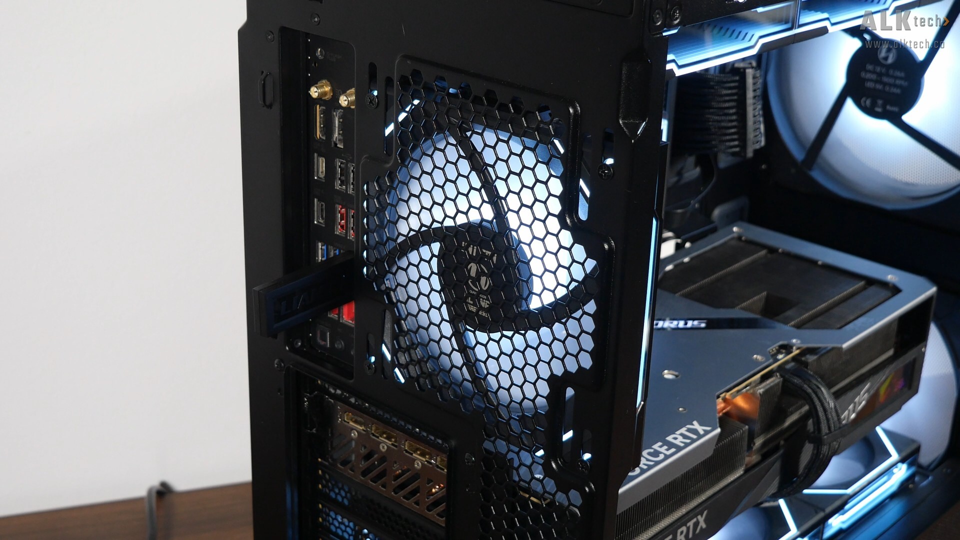 Lian Li Uni Fan SL-Inf Wireless 140 Demo Build Aesthetics (4)