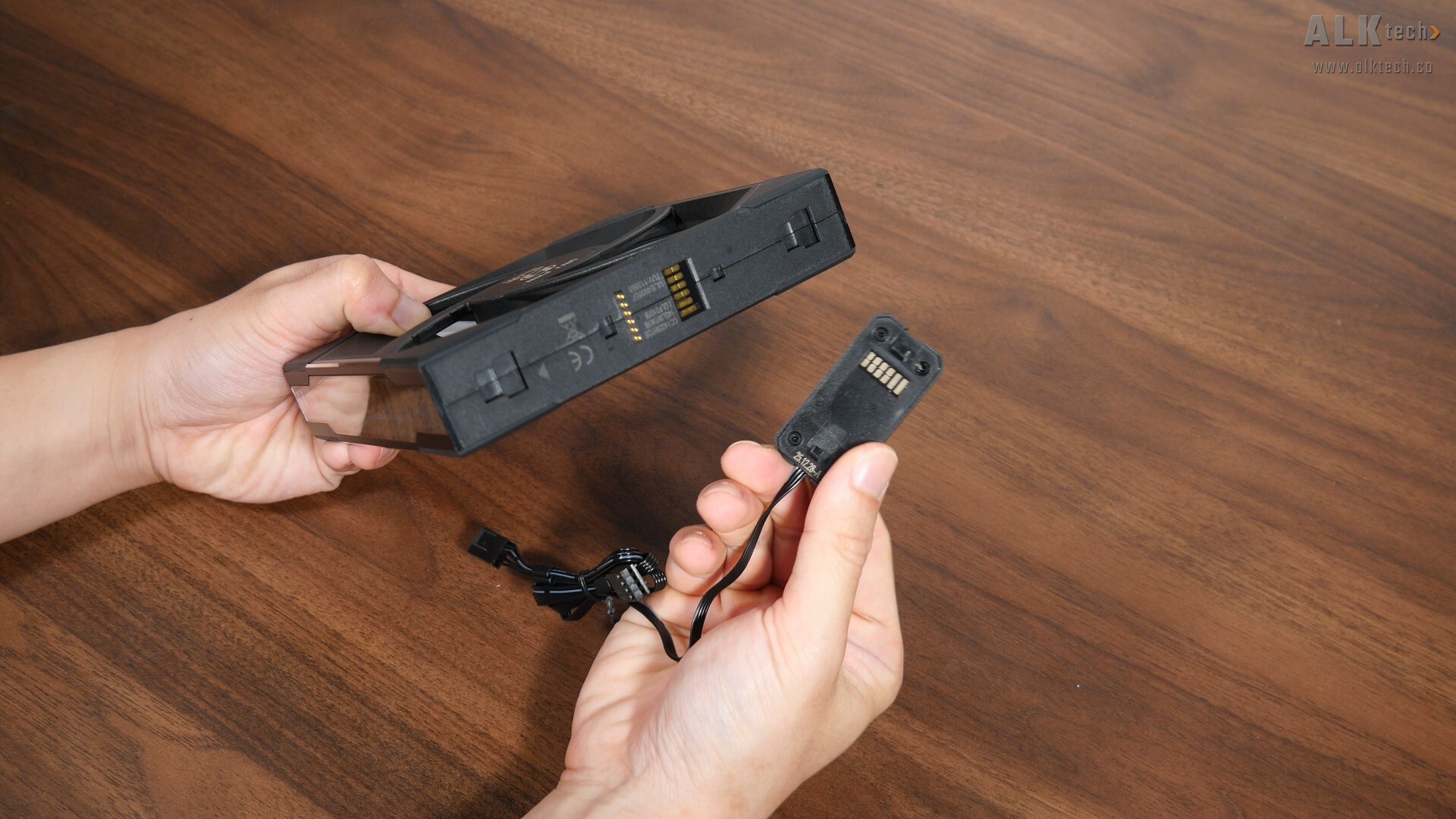 Lian Li Uni Fan SL-Inf Wireless 140 Installation Experience (2)