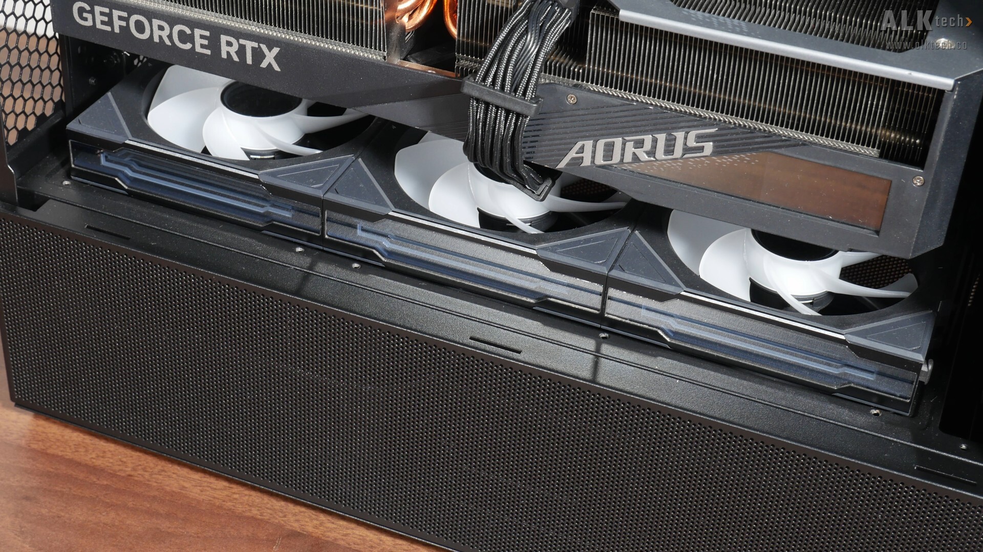 Lian Li Uni Fan SL-Inf Wireless 120 Reverse Blade