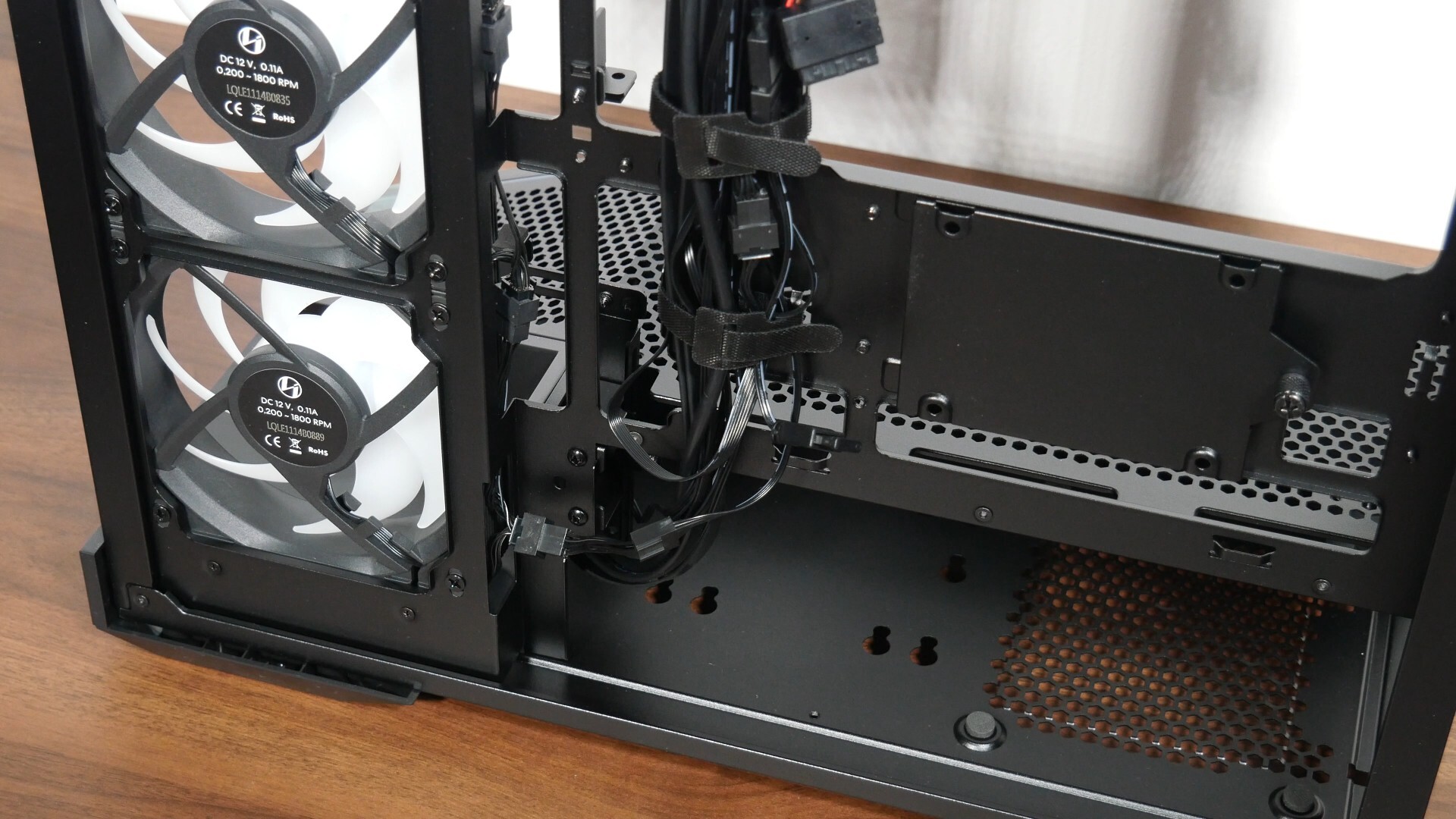 Lian Li Vector V100 Mini ARGB and Fan Daisy Chain