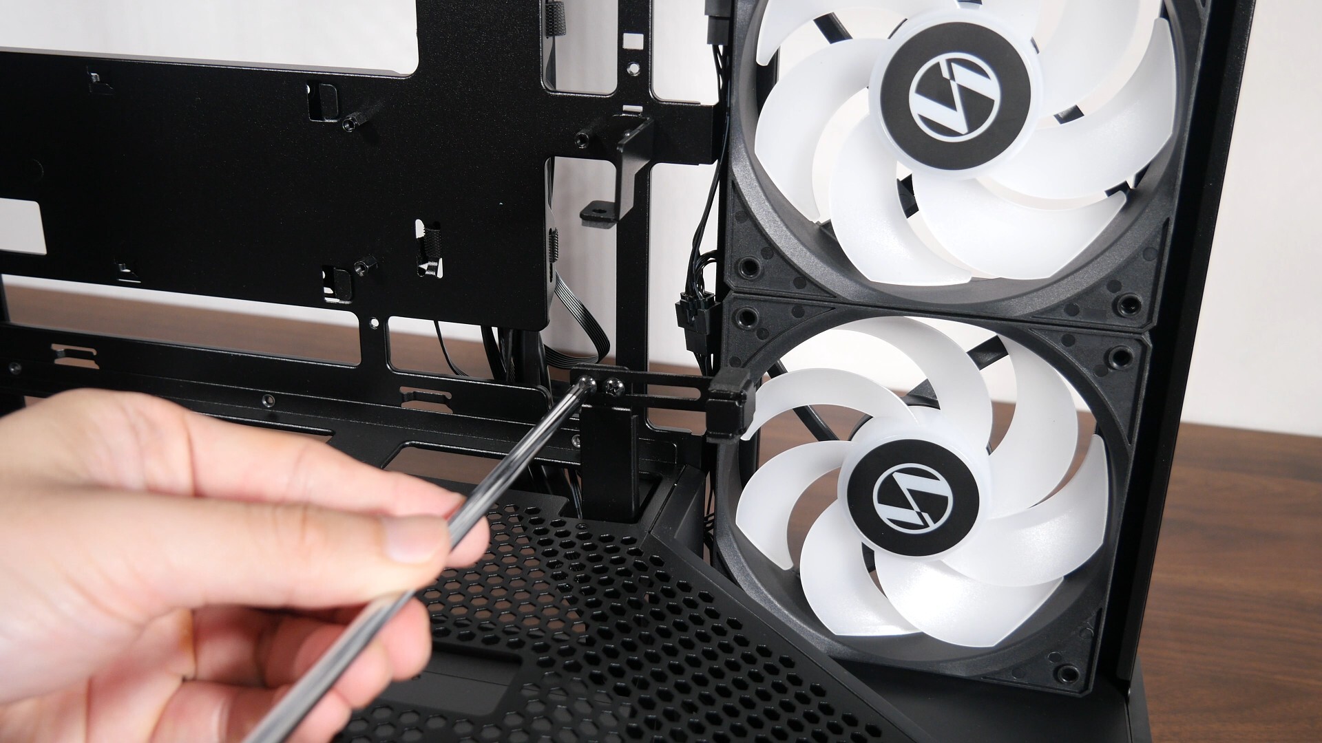 Lian Li Vector V100 Mini Adjustable GPU Support Bracket (5)