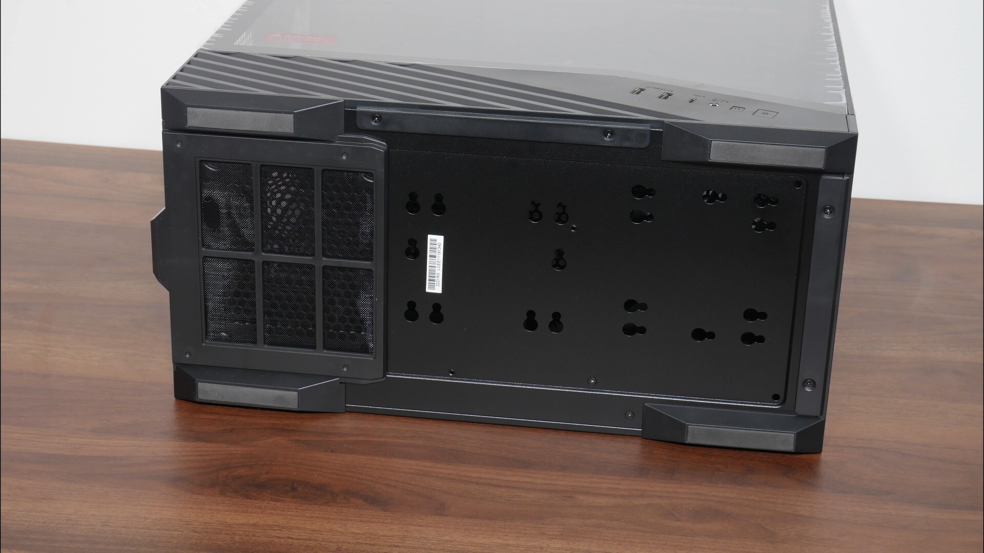 Lian Li Vector V100 Mini Aesthetics (Bottom Panel)