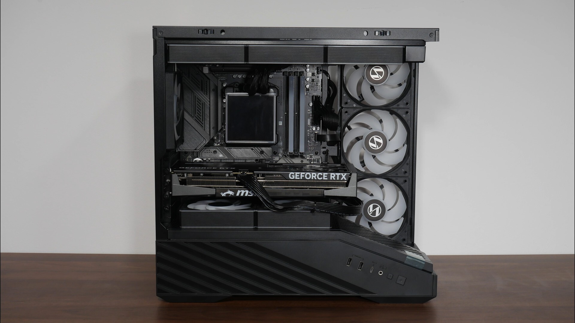 Lian Li Vector V100 Mini Cable Management (1)