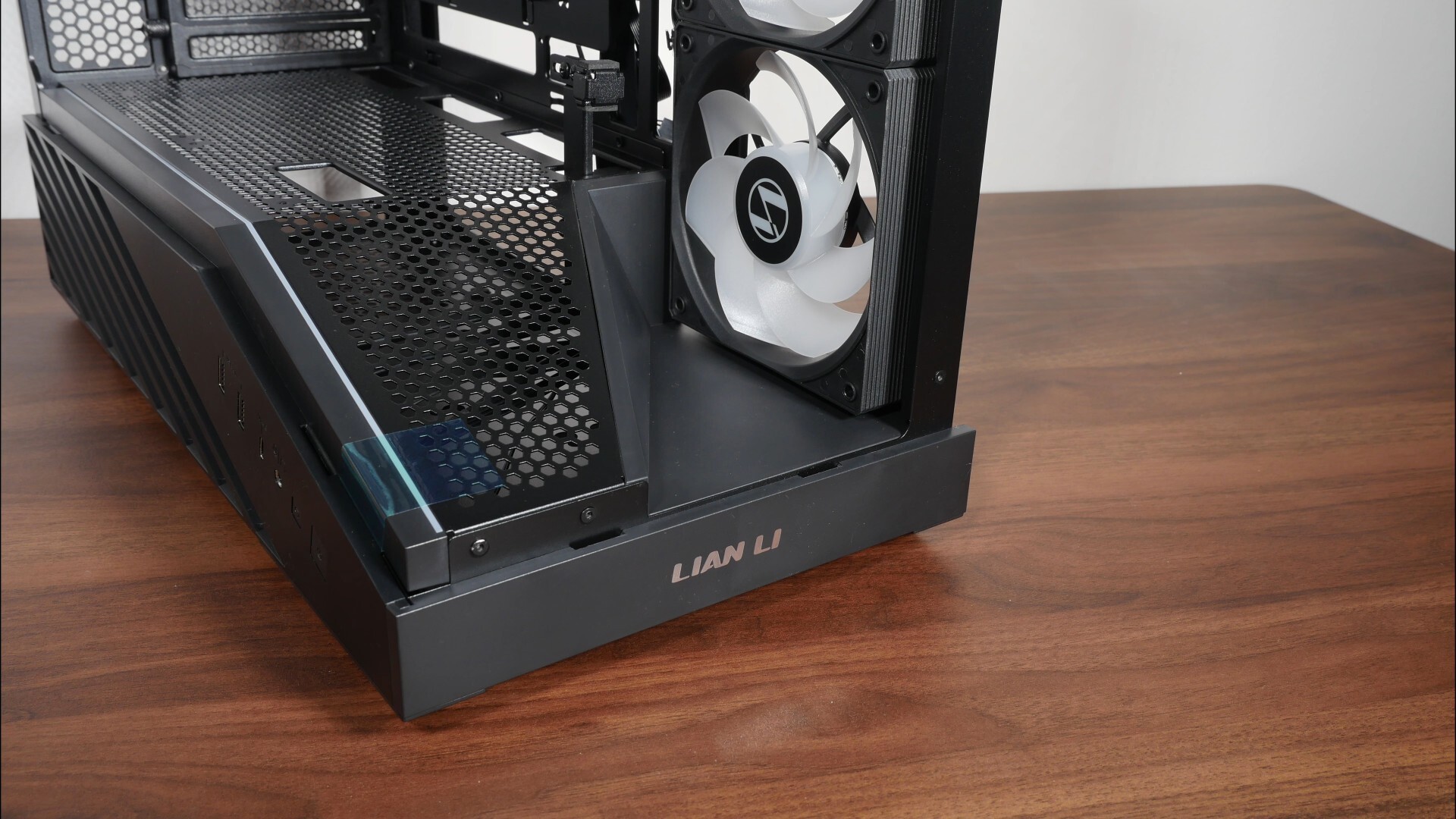 Lian Li Vector V100 Mini Display Stand