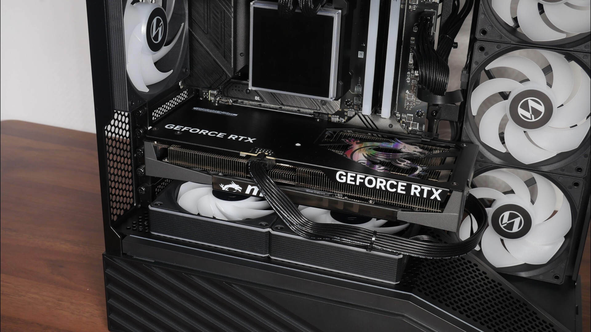 Lian Li Vector V100 Mini Graphics Card Installation (1)