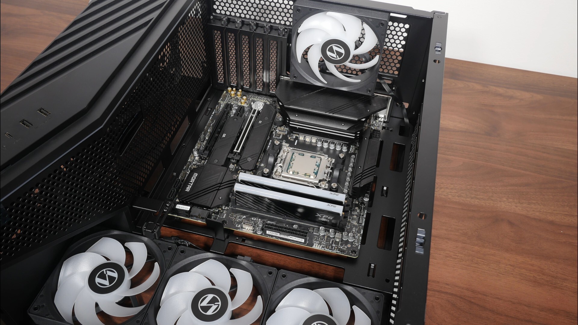 Lian Li Vector V100 Mini Motherboard Installation (1)