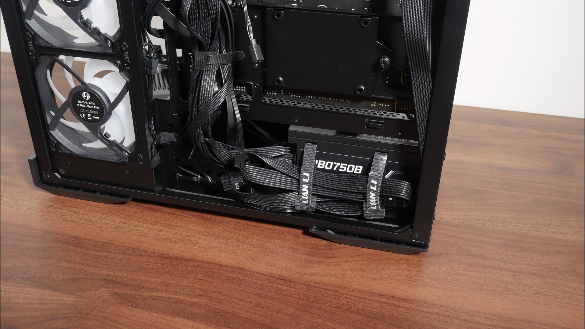 Lian Li Vector V100 Mini PSU Installation (1)