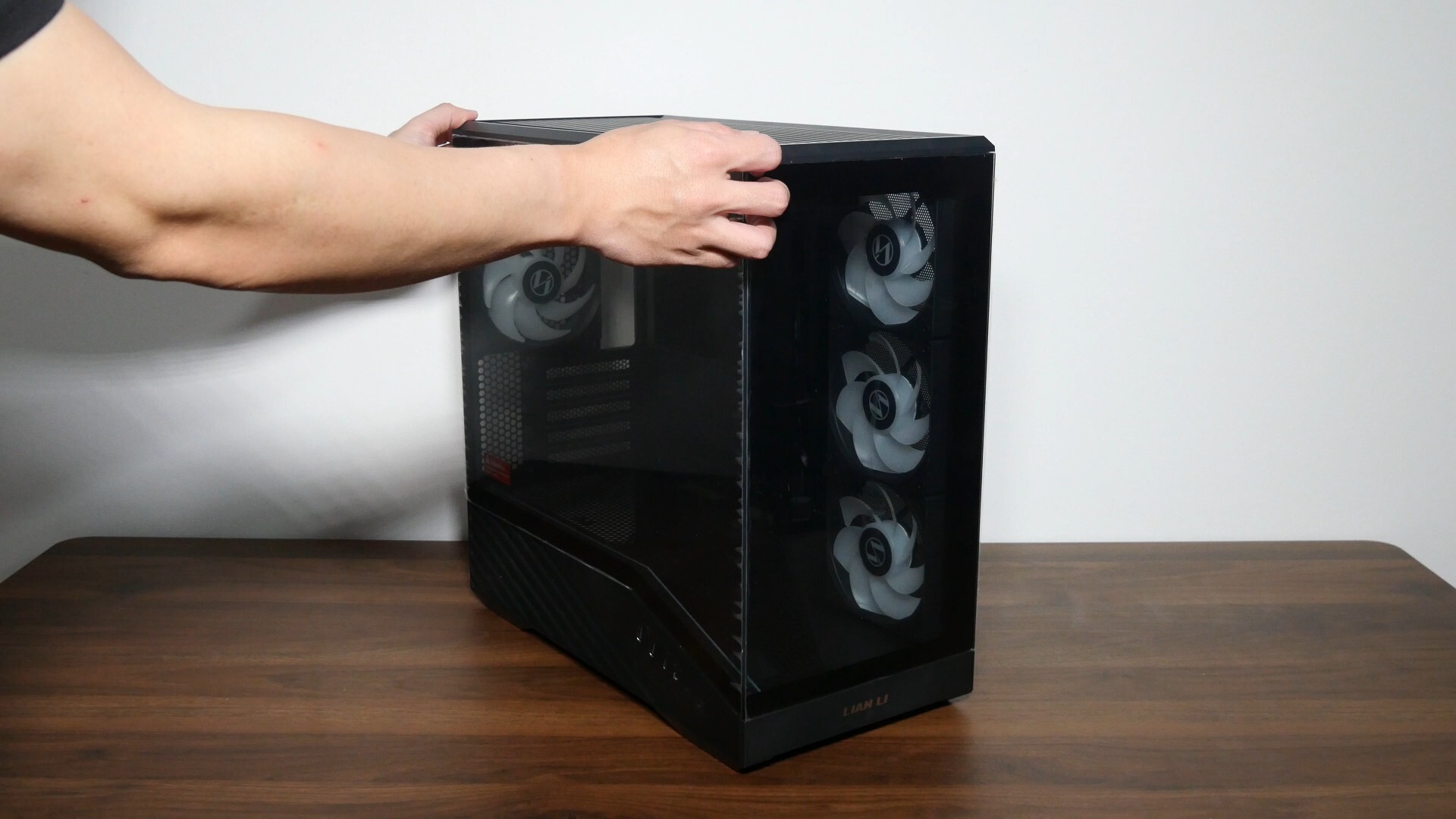 Lian Li Vector V100 Mini Panel Removal