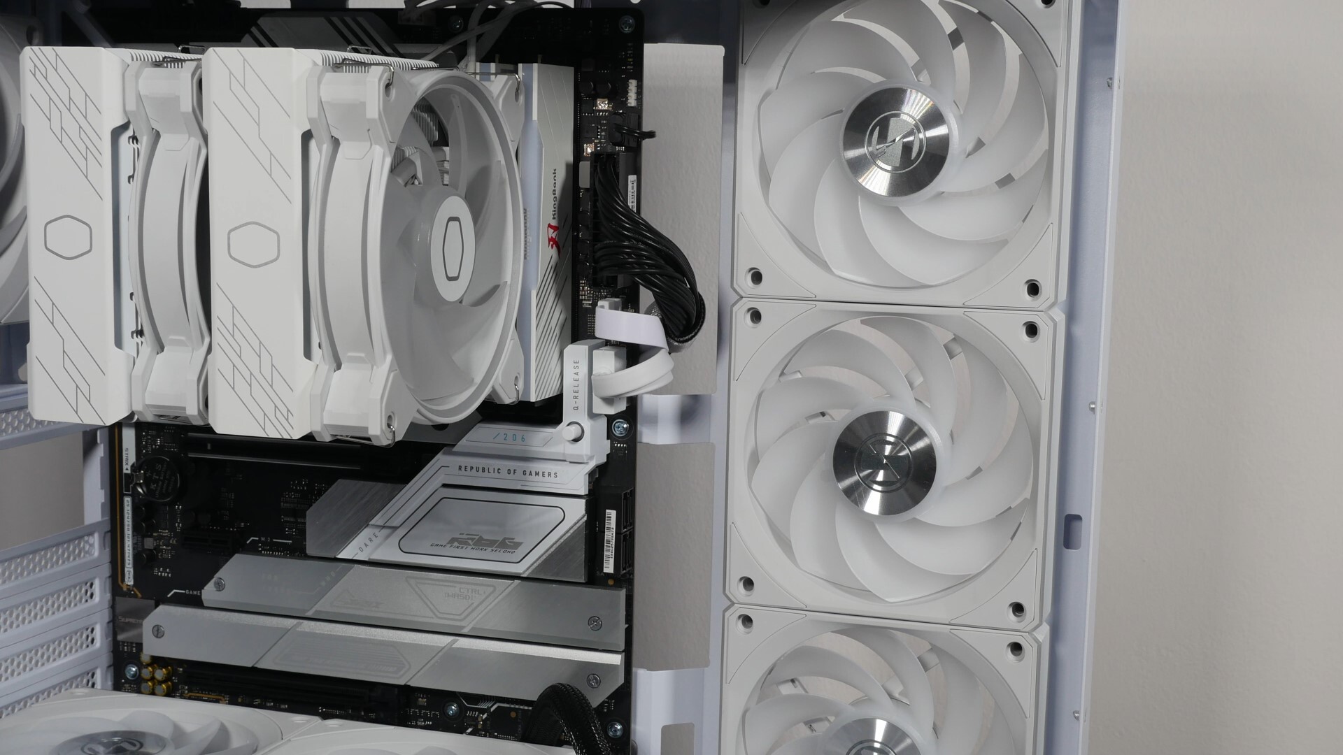 Lian Li Vector V100 Cable Management (2)