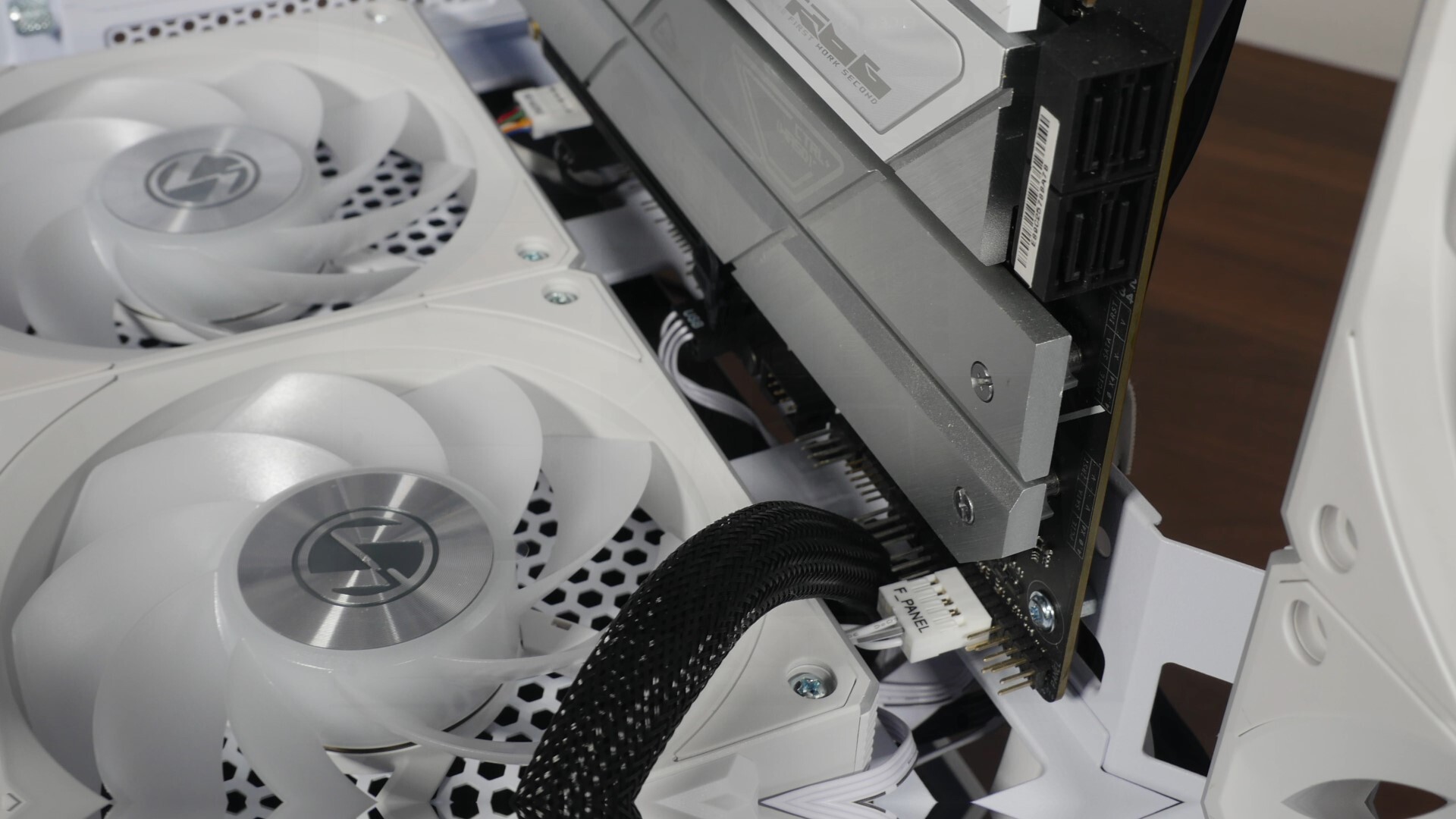 Lian Li Vector V100 Cable Management (3)