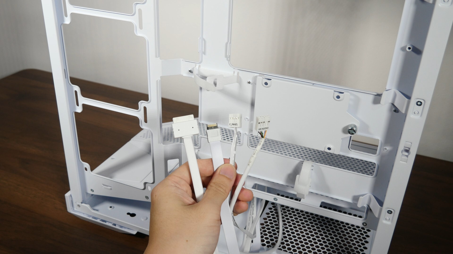 Lian Li Vector V100 Front Panel Connectors