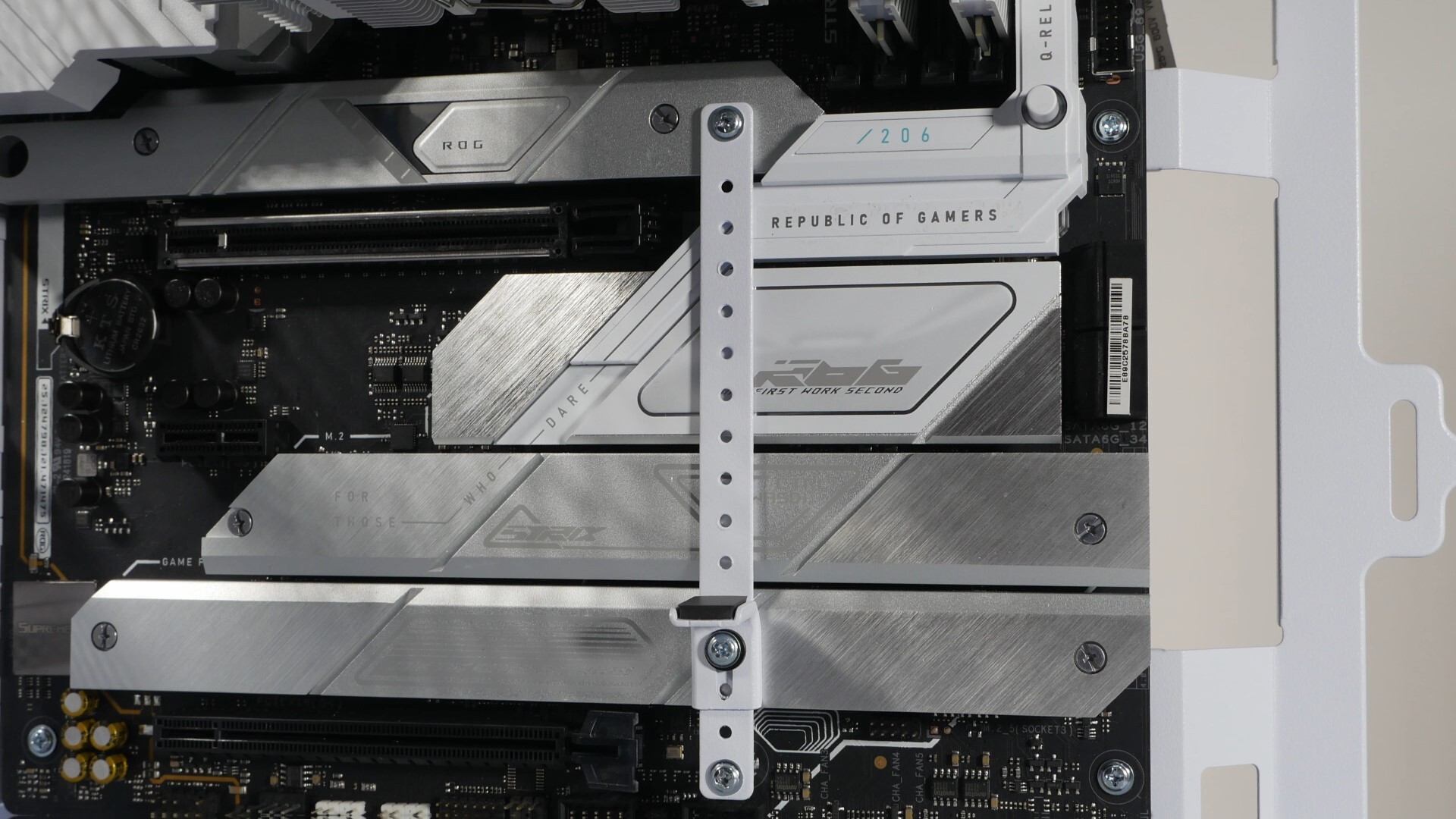 Lian Li Vector V100 GPU Support Bracket (2)