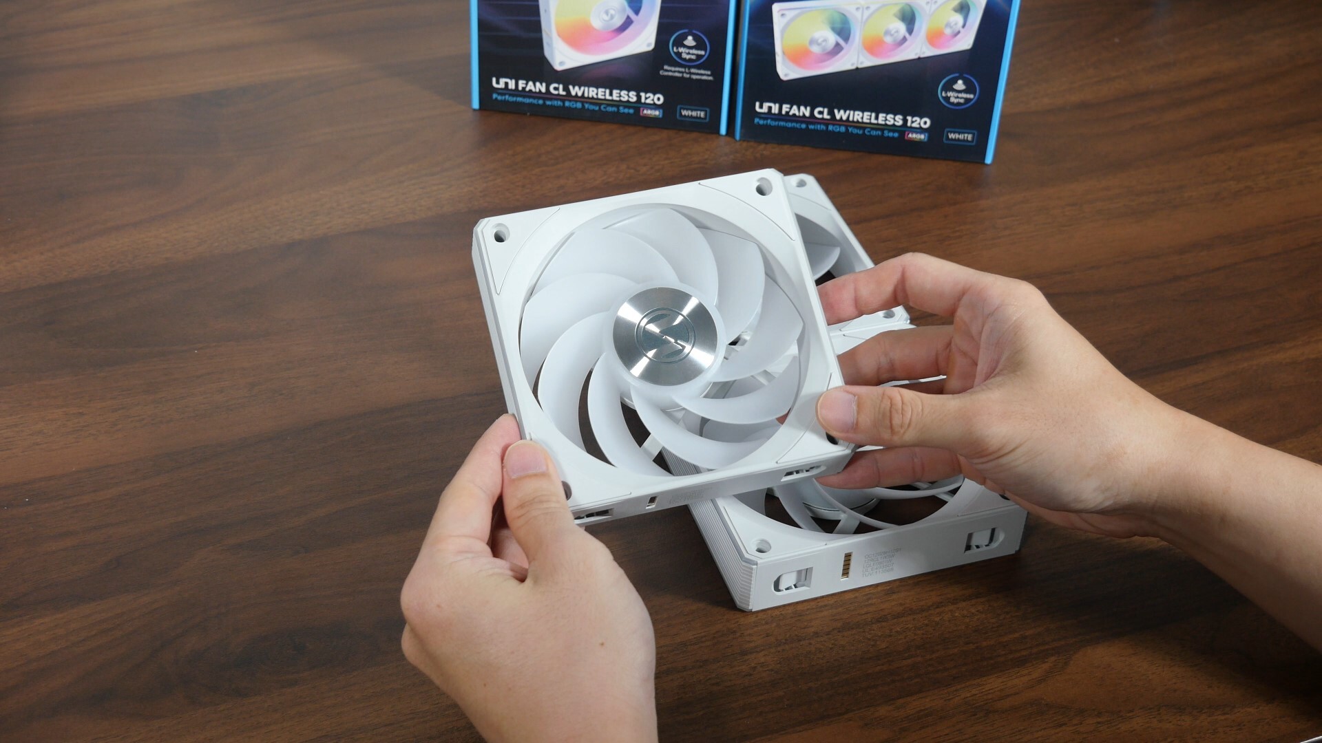 Lian Li Uni Fan CL Wireless (2)