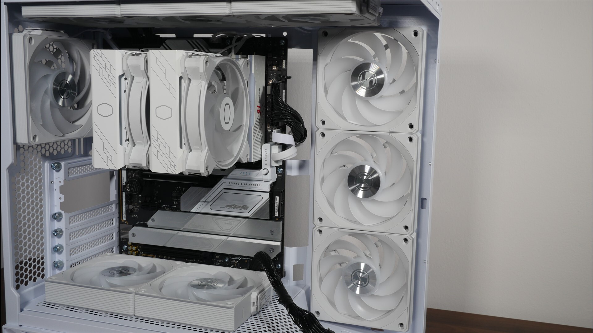 Lian Li Vector V100 Side Intake Fans