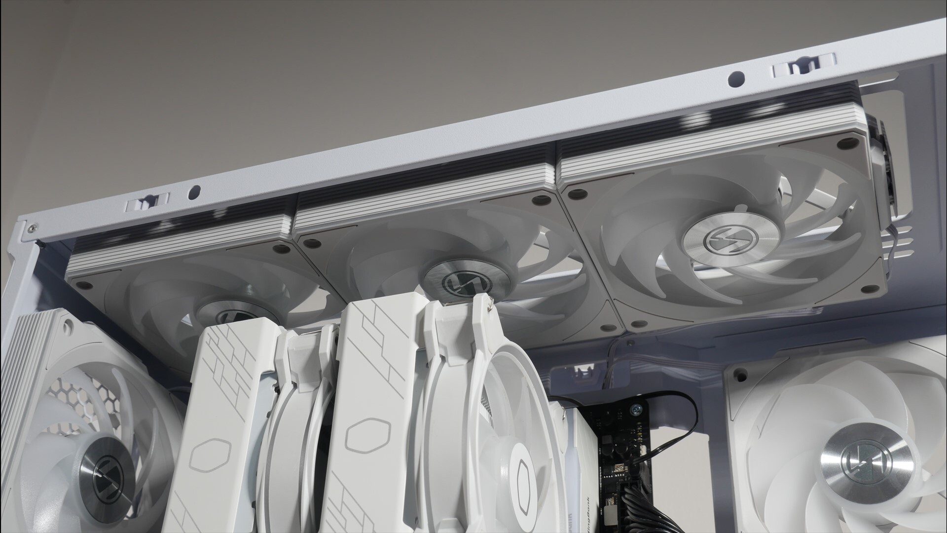 Lian Li Vector V100 Top Exhaust Fan