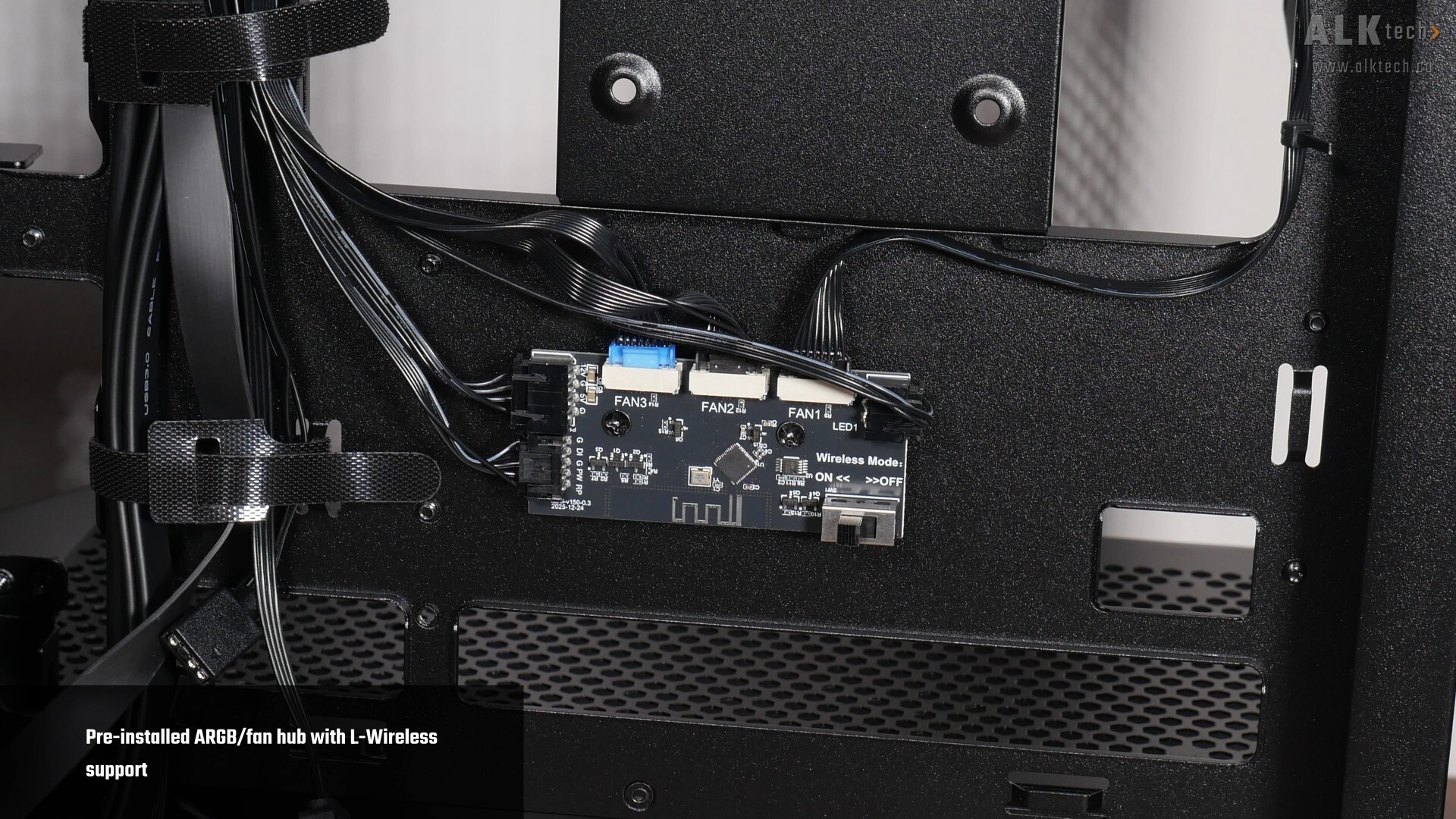 Lian Li Vector V150 INF ARGB & Fan Hub