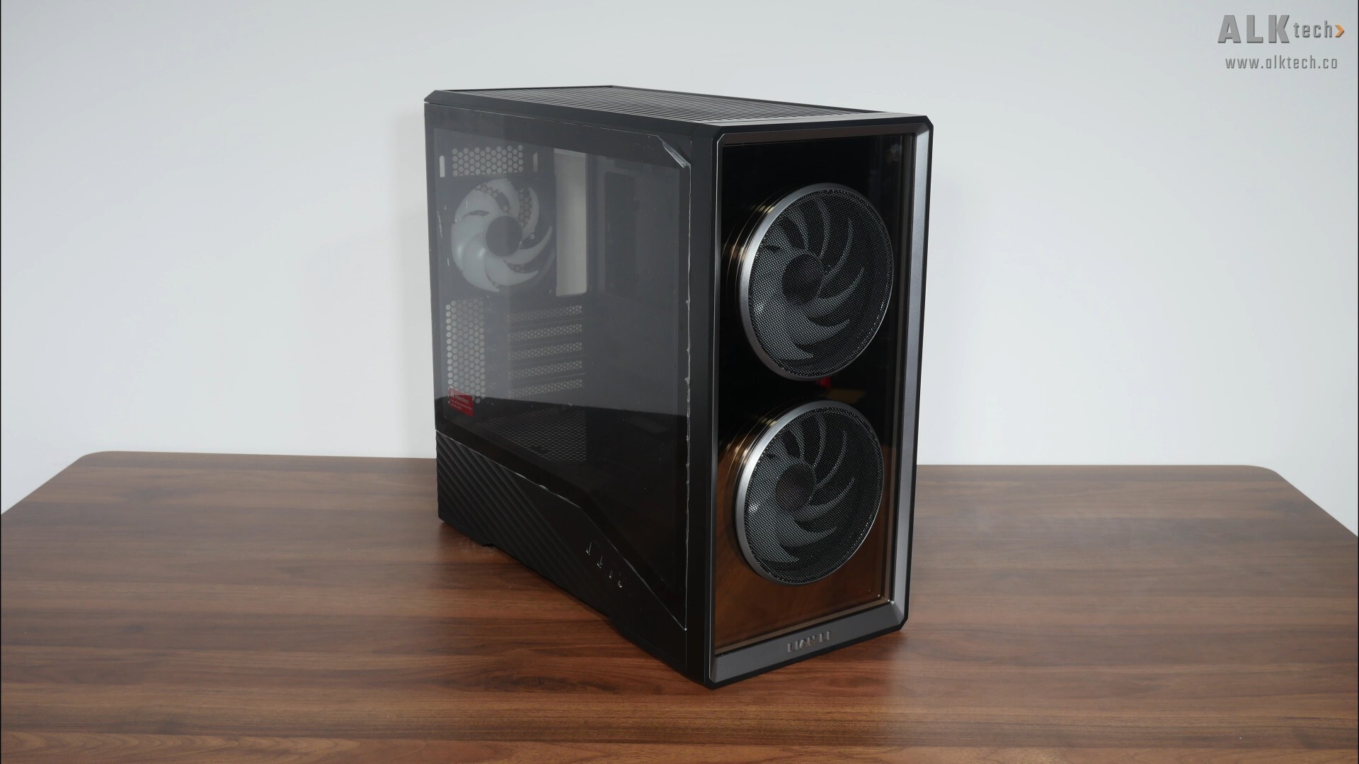 Lian Li Vector V150 INF Aesthetics (Front)