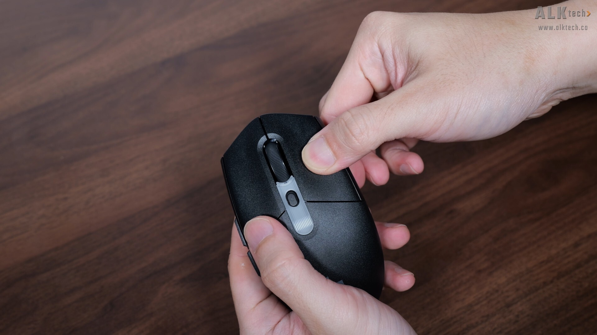 Logitech G304 X SUPERLIGHT Sideways Play