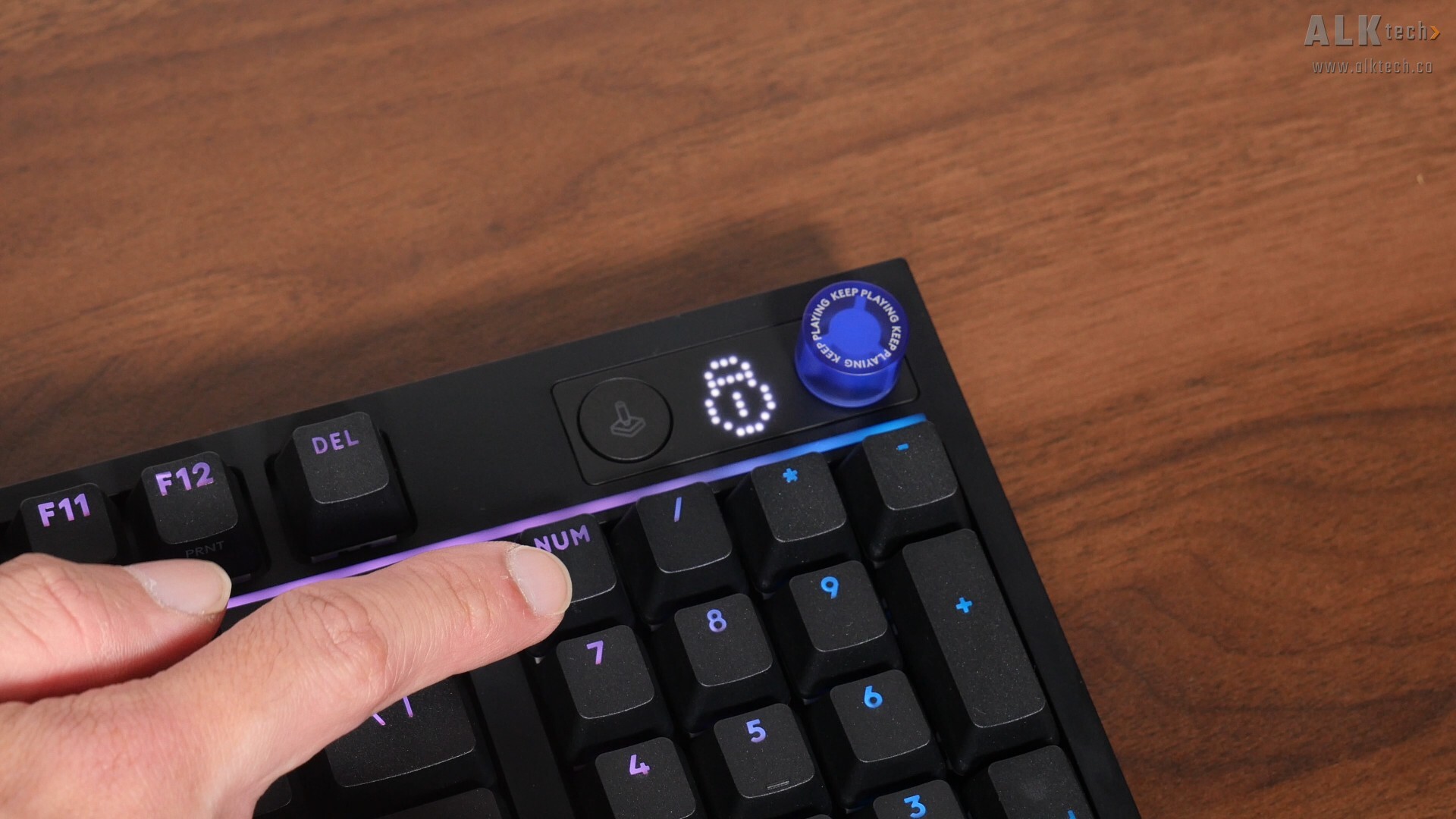 Logitech G316 X 98 Caps & Num Lock Indicator