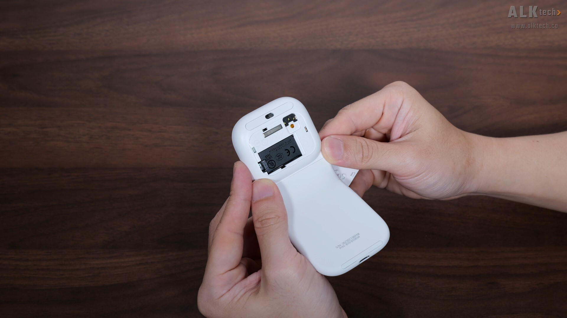 Logitech Mobi Fold Battery Compartment