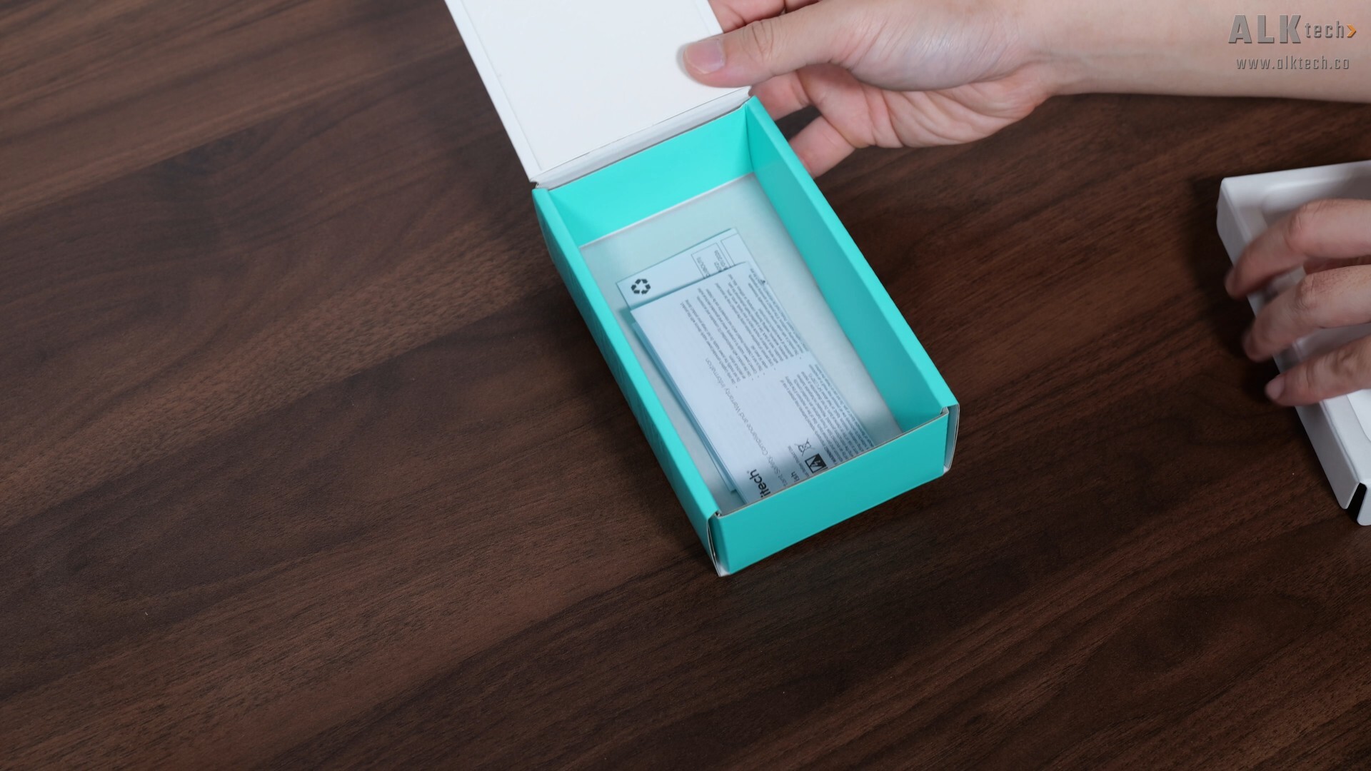 Logitech Mobi Fold Packaging (Accessories)